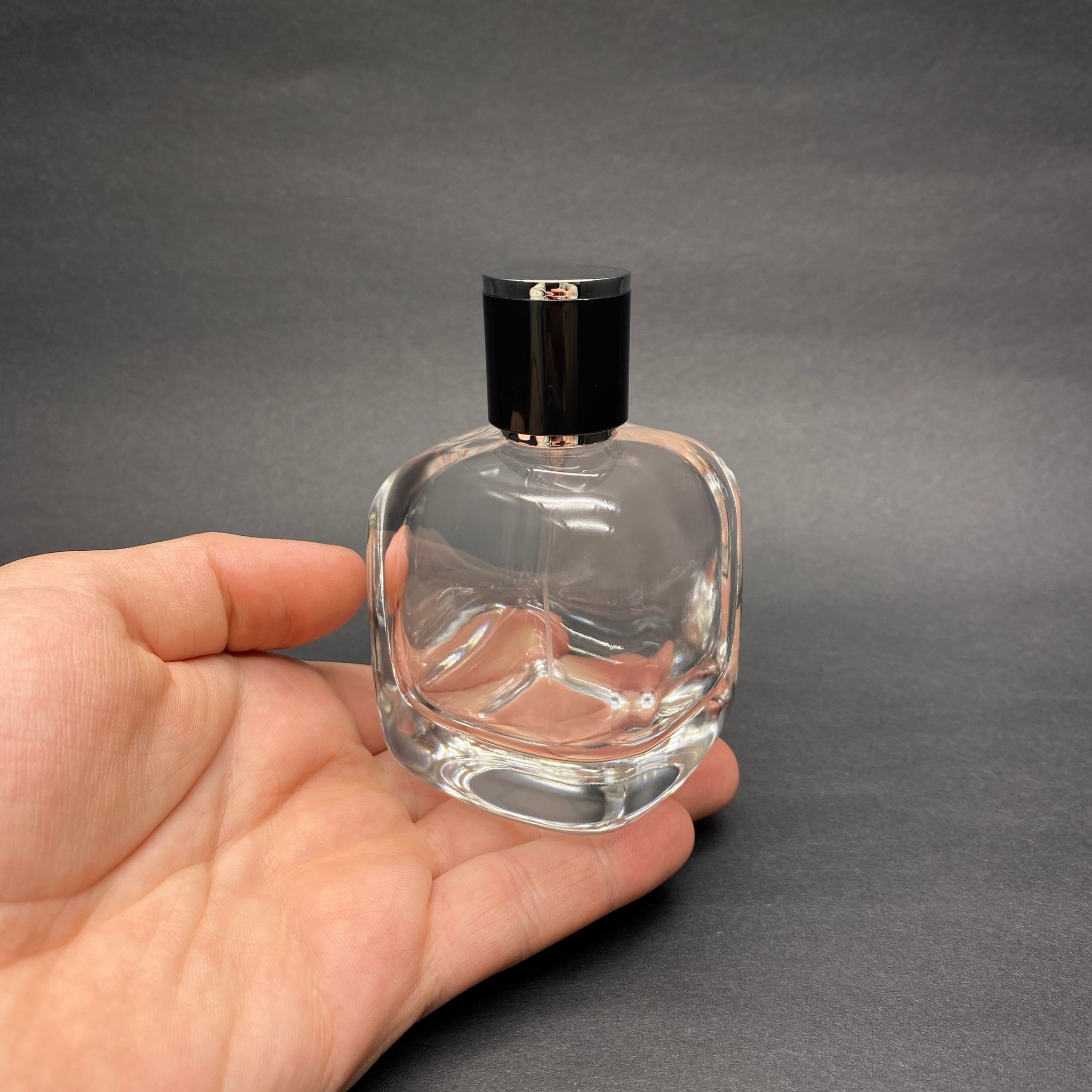 100 ML OVAL KARE MODEL CORE PARFÜM ŞİŞESİ - GÜMÜŞ METAL SPREYLİ + GÜMÜŞ SİYAH KAPAKLI (AĞIZ 15 MM GEÇME KOLAY KAPAMA)