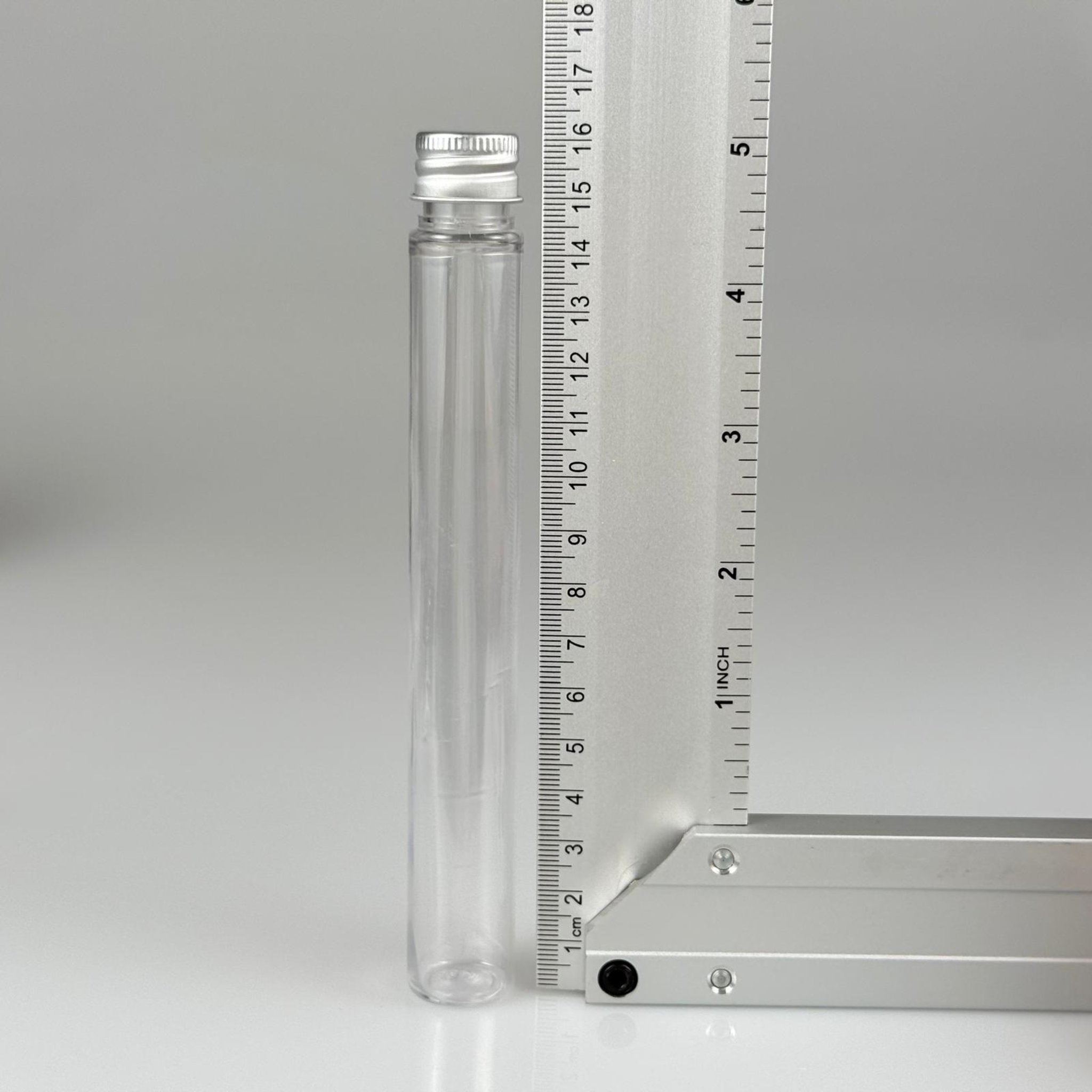 45 CC UZUN İNCE PET ŞİŞE + KÖPÜK CONTALI GÜMÜŞ ALÜMİNYUM METAL KAPAKLI TAKIM - VANİLYA ÇUBUĞU, BAHARAT, DENEY TÜPÜ VB İÇİN 16 CM PLASTİK TÜP