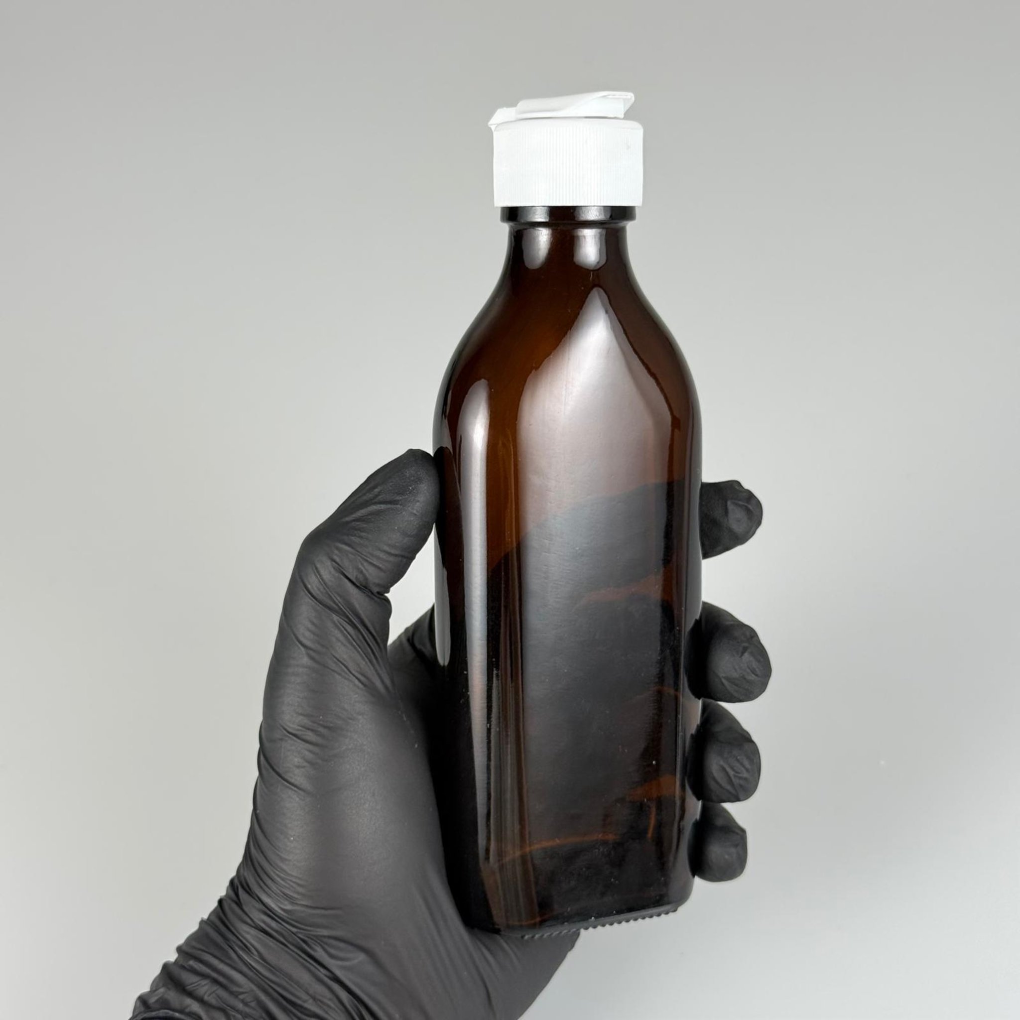 150 ML YASSI AMBER BALIK YAĞI ŞİŞESİ + BEYAZ FLİPTOP DAMLALIKLI KAPAK + SIZDIRMAZ KÖR TIPA TAKIM - 150 CC KAHVERENGİ ŞİŞE
