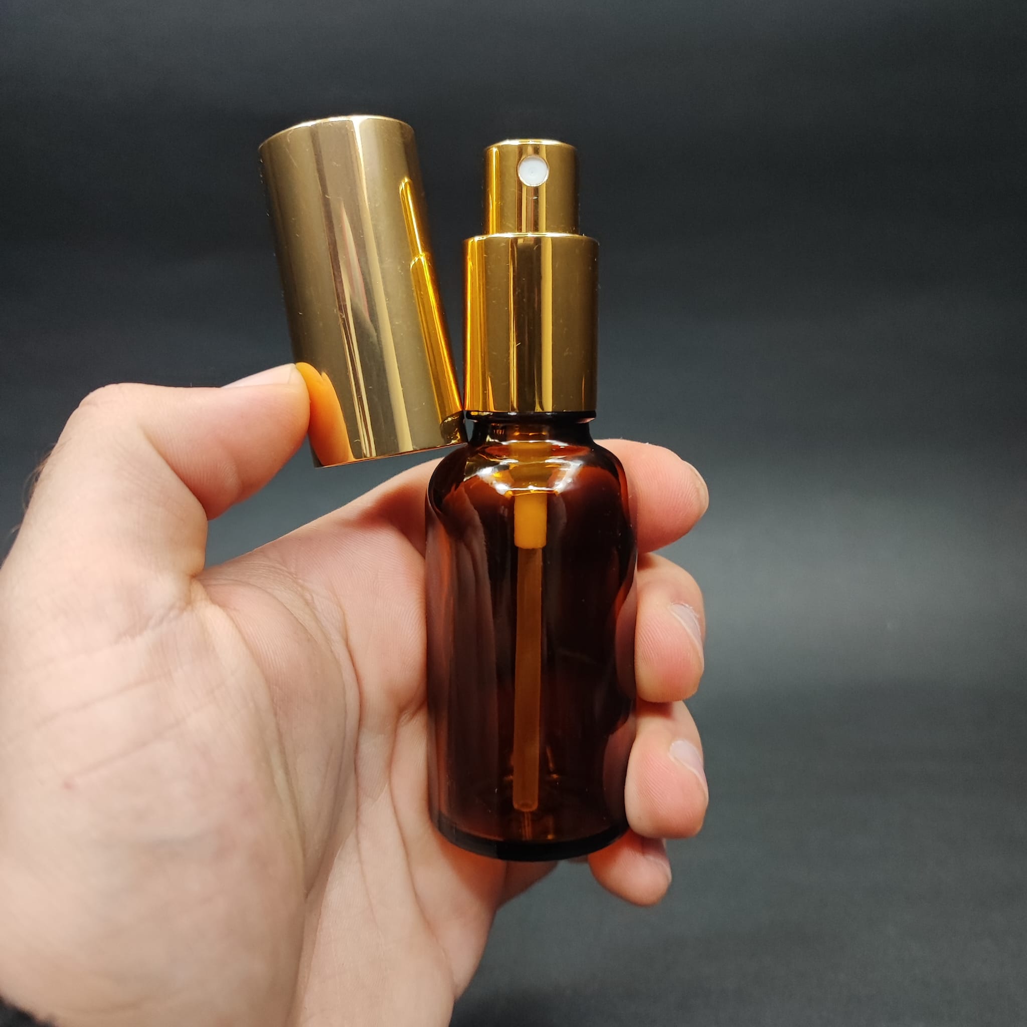 30 ML LÜKS VİDALI VALF ÇEVİRME PARFÜM ŞİŞELERİ - 30 CC AMBER CAM ŞİŞE - GOLD METAL SPREYLİ KAPAKLI SET