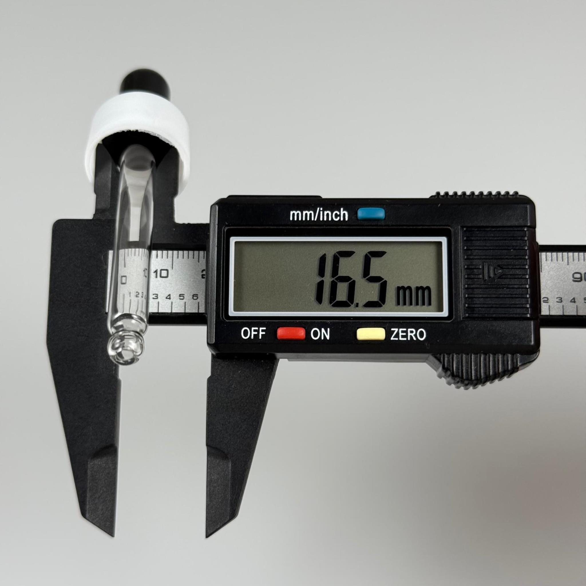 18 MM CAM DAMLALIKLI TAKIM - SİYAH EMZİK +  DELİKLİ PLASTİK DÜZ BEYAZ KAPAK + 70 MM CAM PİPET