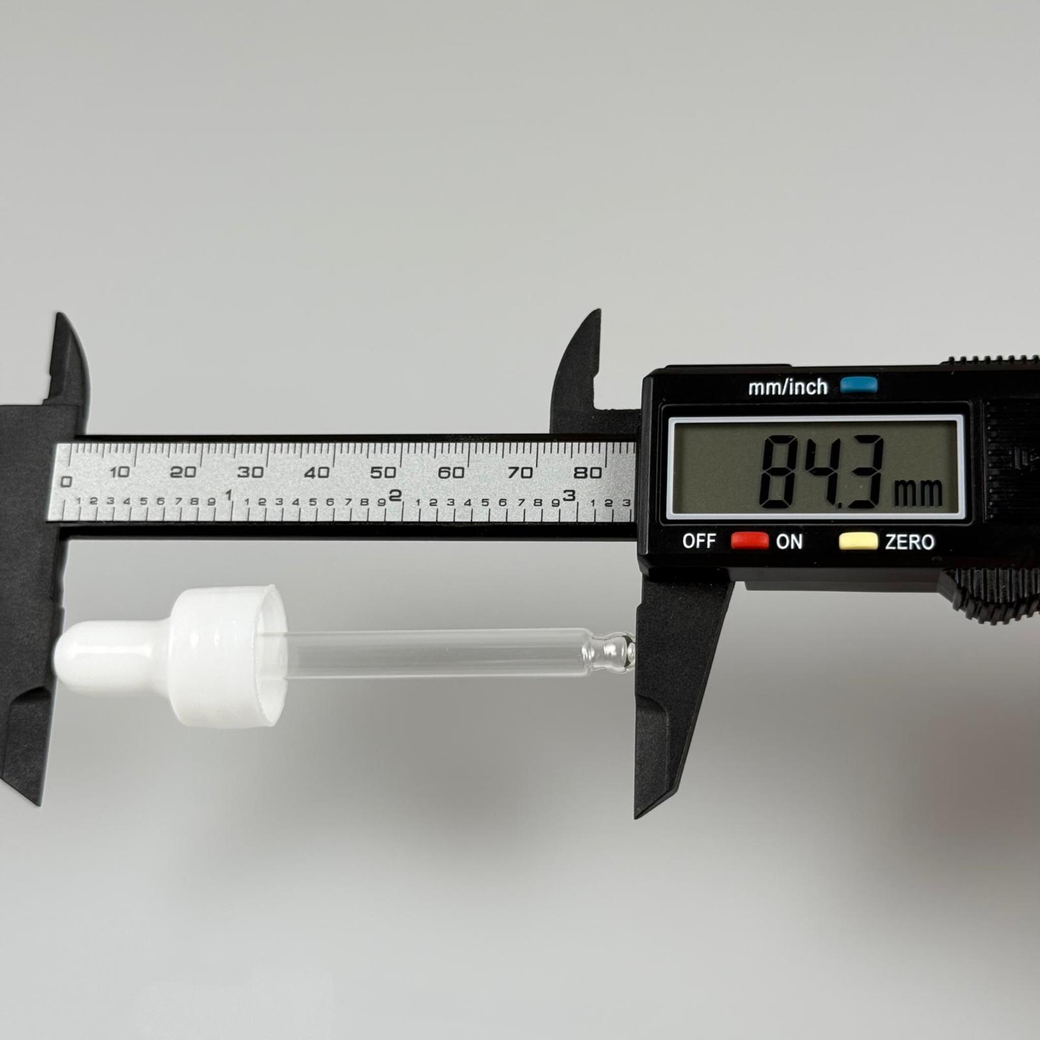 18 MM CAM DAMLALIKLI TAKIM - BEYAZ EMZİK +  DELİKLİ PLASTİK DÜZ BEYAZ KAPAK + 70 MM CAM PİPET