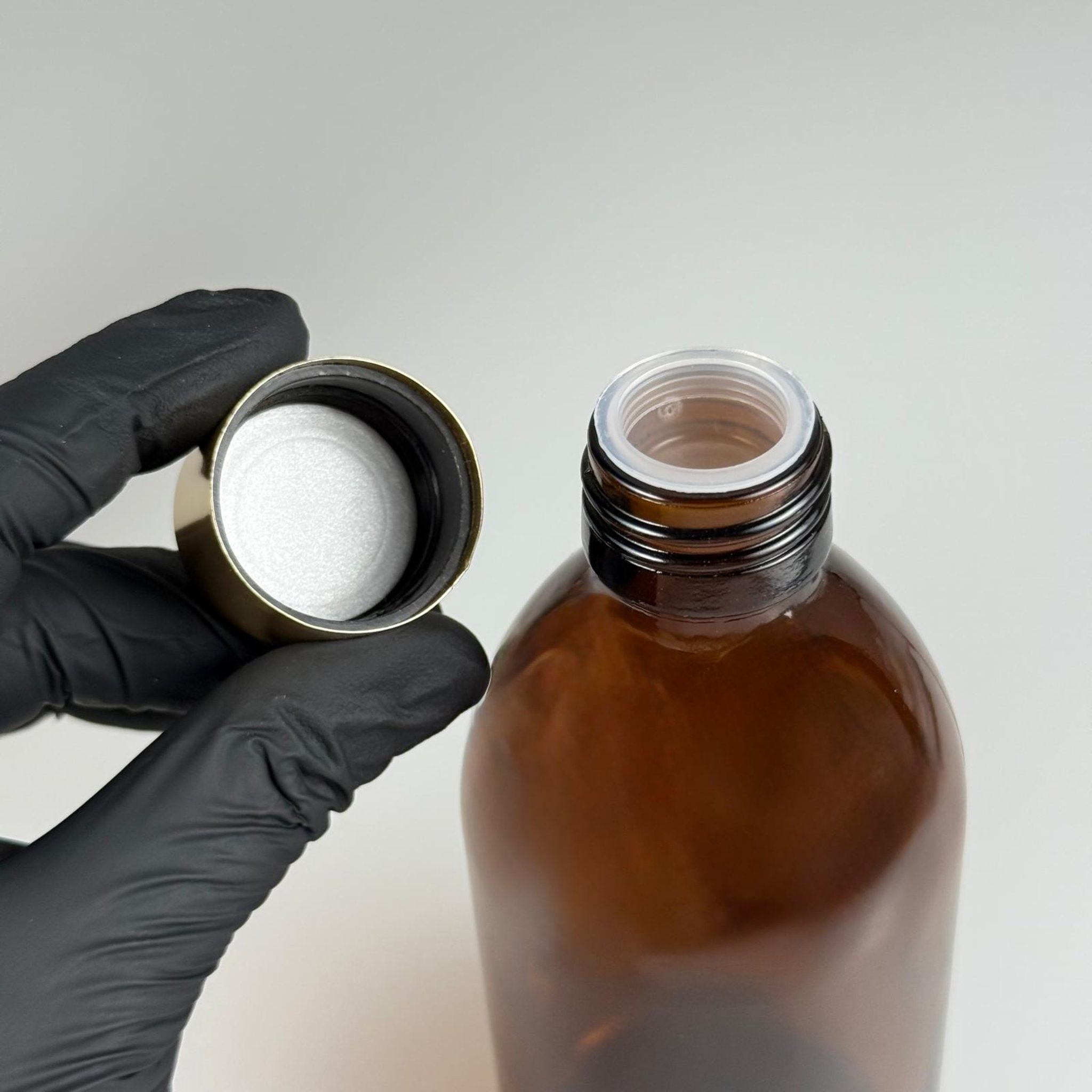 250 CC AMBER CAM ŞİŞE + ALÜMİNYUM KAPLAMALI GOLD KAPAKLI + KÖR TIPALI TAKIM - 250 ML KAHVERENGİ CAM ŞİŞE
