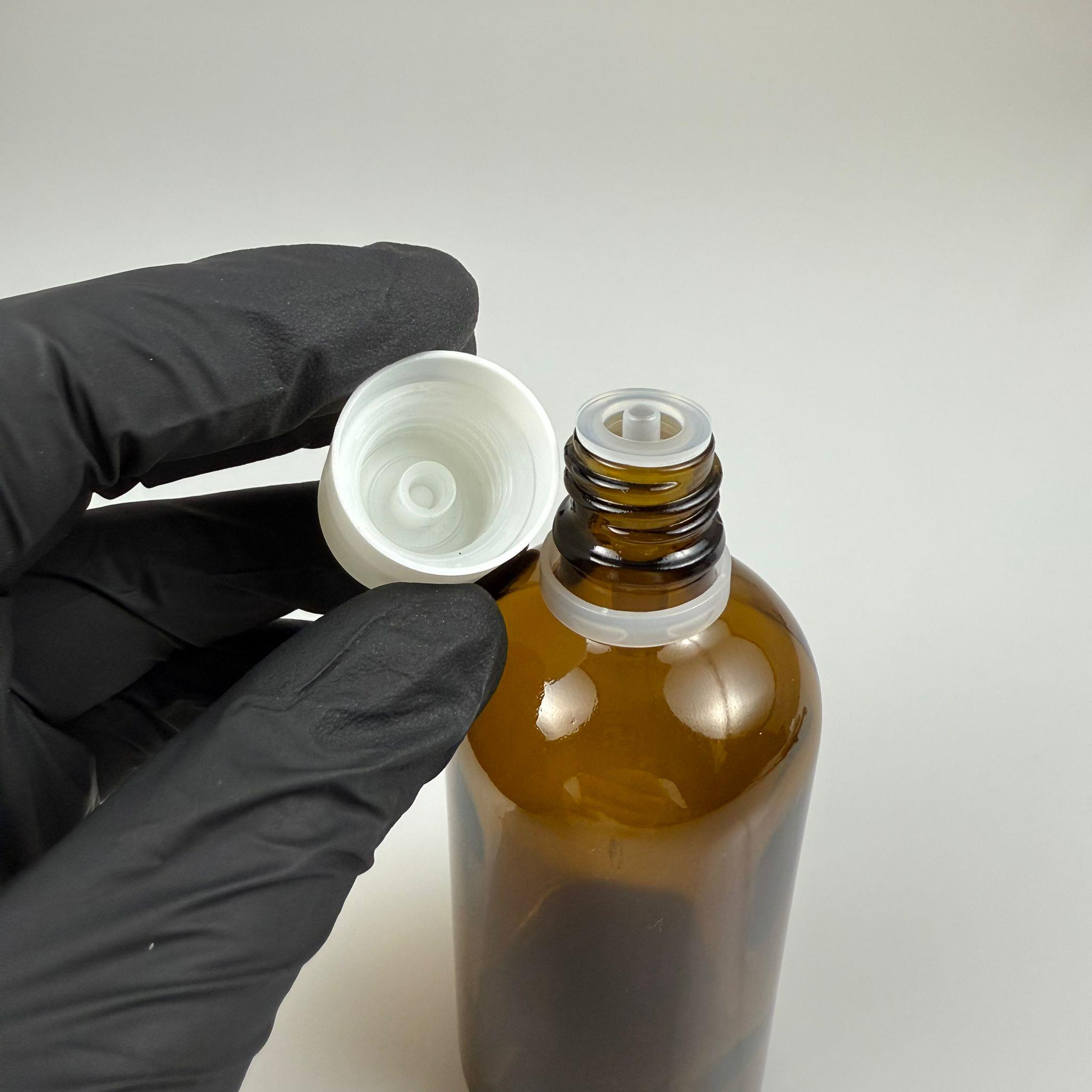 100 CC AMBER CAM ŞİŞE + İÇTEN DAMLALIKLI ÇOCUK KİLİTLİ BEYAZ KAPAK - KAHVERENGİ 100 ML KİLİT KAPAKLI DAMLATMALI ŞİŞE