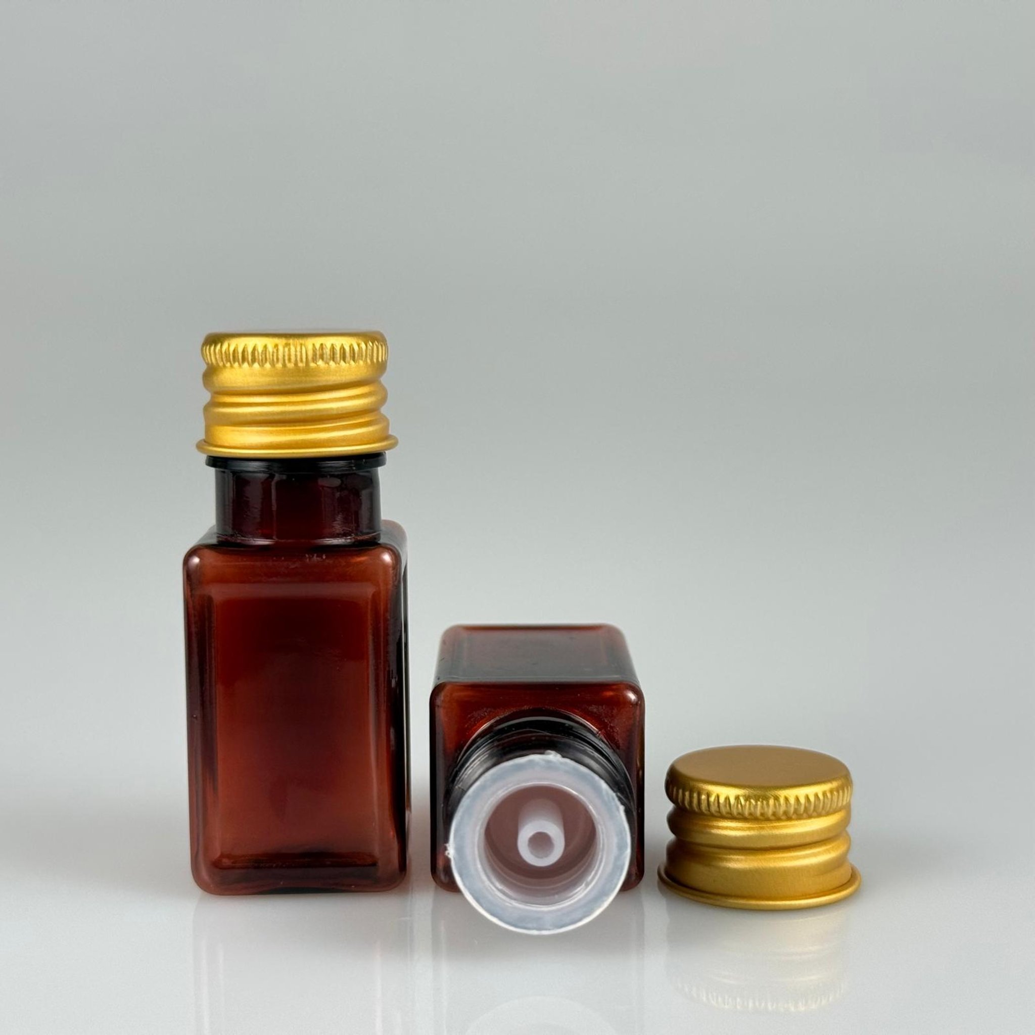 10 CC AMBER KARE PET SHOT ŞİŞE - KÖPÜK CONTALI GOLD ALÜMİNYUM METAL KAPAKLI + DAMLALIKLI KOLONYA TIPALI TAKIM - 10 ML KAHVERENGİ PLASTİK ŞİŞE