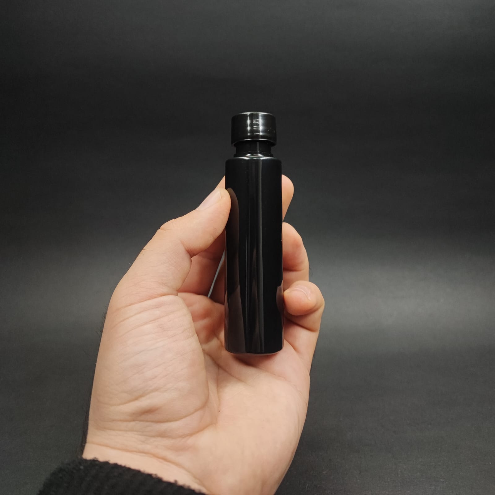 35 CC SİYAH PLASTİK UZUN ŞİŞE + KENDİNDEN CONTALI SIZDIRMAZ SİYAH KAPAK - 35 ML KAPAKLI PET ŞİŞE
