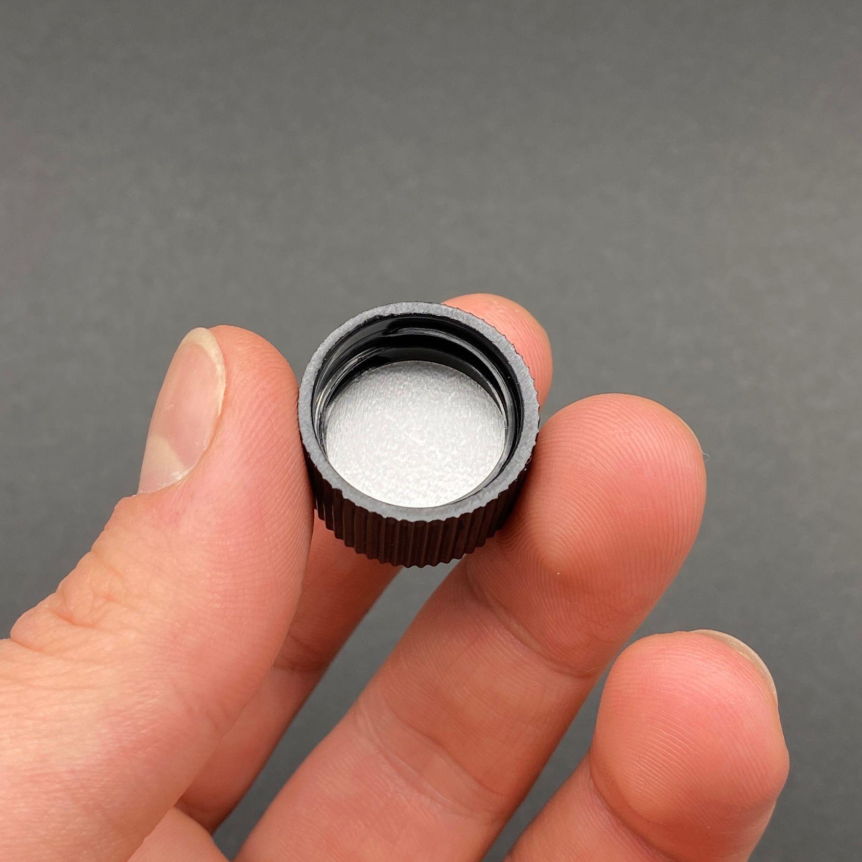 18 MM VİDALI SİYAH KAPAK - YENİ MODEL - 18 MM PLASTİK KAPAK SİYAH - KÖPÜK CONTALI