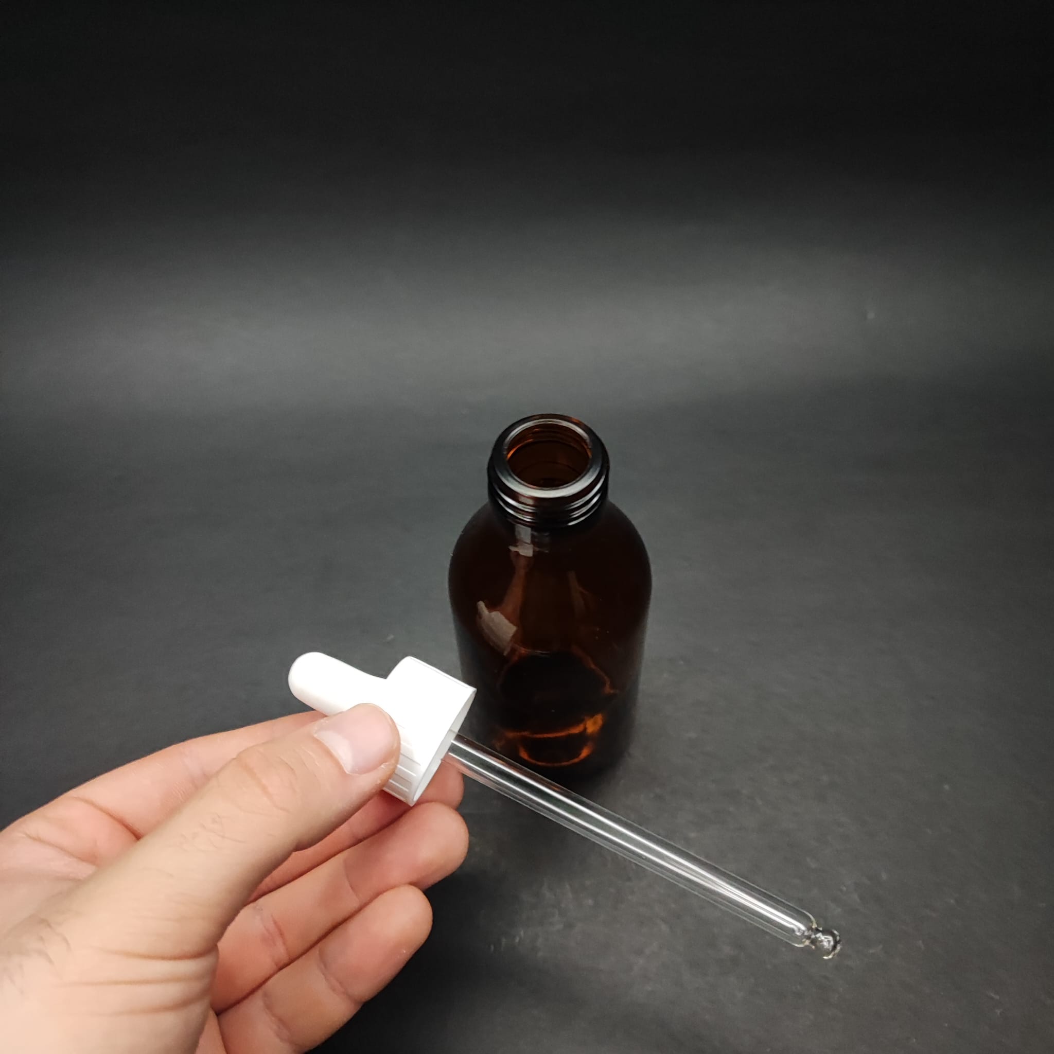 100 ML DOLUMU KOLAY, GENİŞ AĞIZLI CAM DAMLALIKLI ŞİŞE (25 MM AĞIZ)  - 100 CC BEYAZ DAMLALIKLI CAM ECZA ŞİŞESİ - AMBER KAHVERENGİ