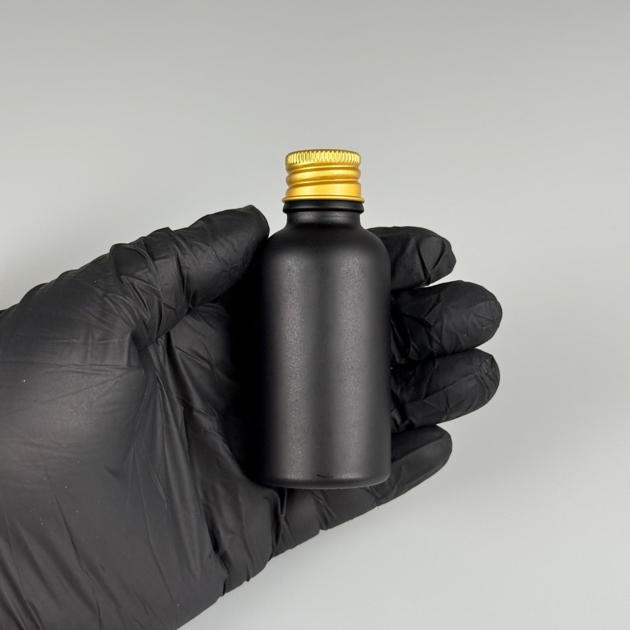 30 CC MAT SİYAH BOYALI CAM ŞİŞE - METAL GOLD CONTALI KAPAKLI - 30 ML CAM ŞİŞE - MAT SİYAH RENK