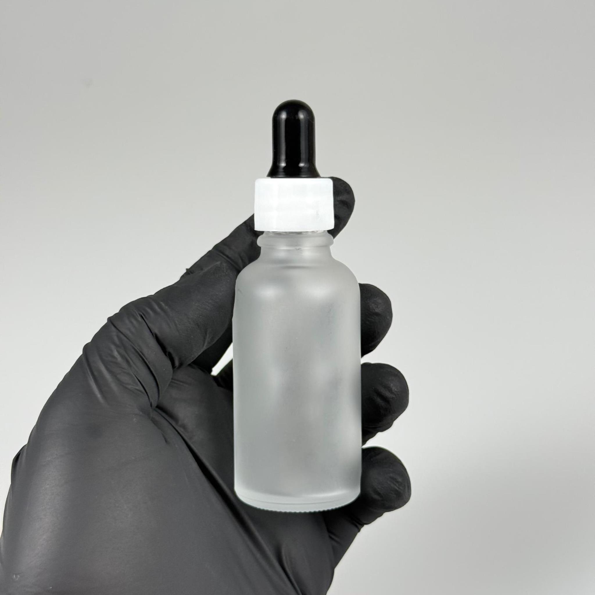 30 CC BUZLU İNCE UÇLU CAM DAMLALIKLI ŞİŞE - SİYAH EMZİK + BEYAZ DÜZ KAPAK + CAM PİPET TAKIM - 30 ML BUZLU İNCE UÇLU DAMLALIKLI ŞİŞE SETİ