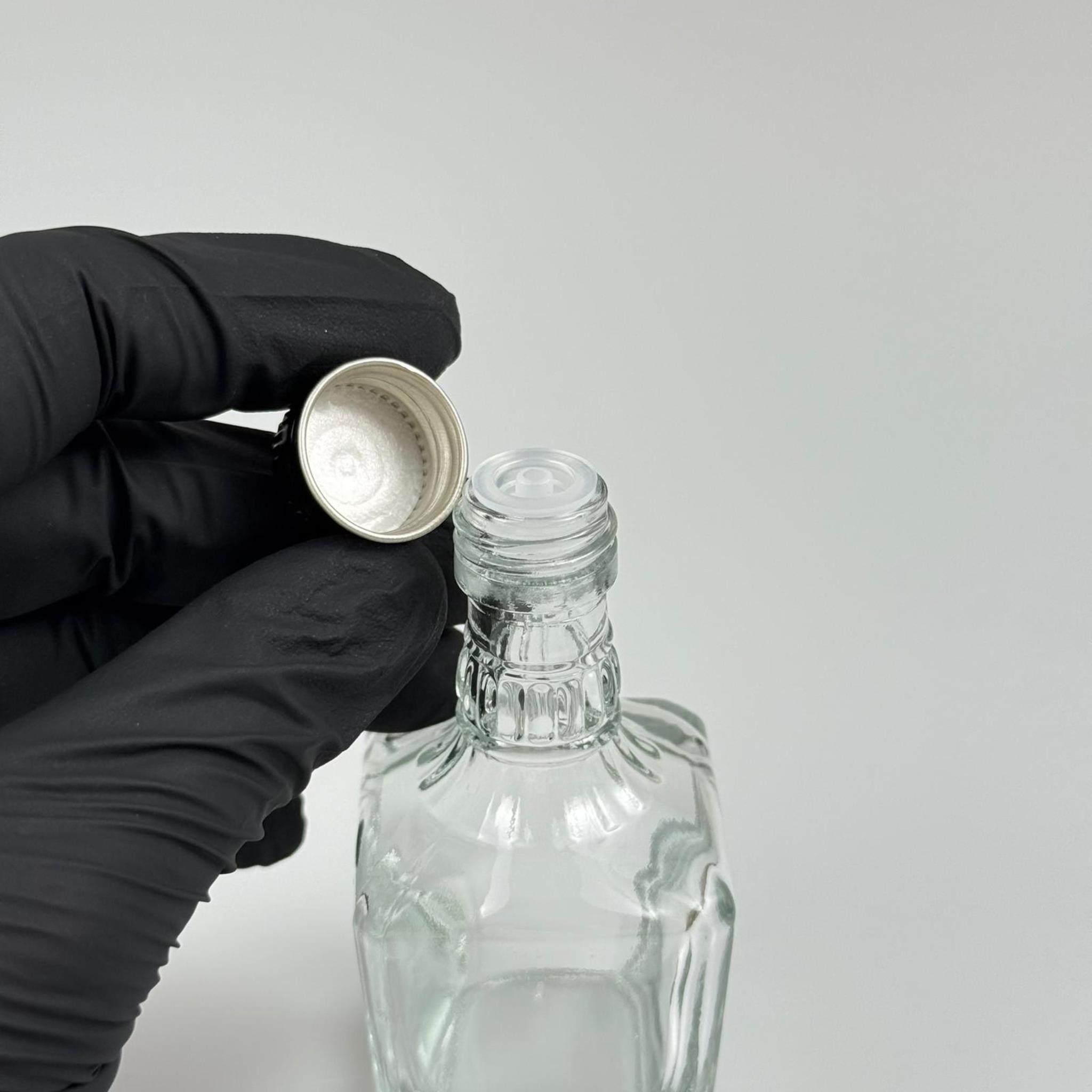 50 CC BOĞAZLI KONİK CAM ŞİŞE - SİYAH METAL KAPAKLI KOLONYA TIPALI - 50 ML PRESTİJLİ ŞİŞE