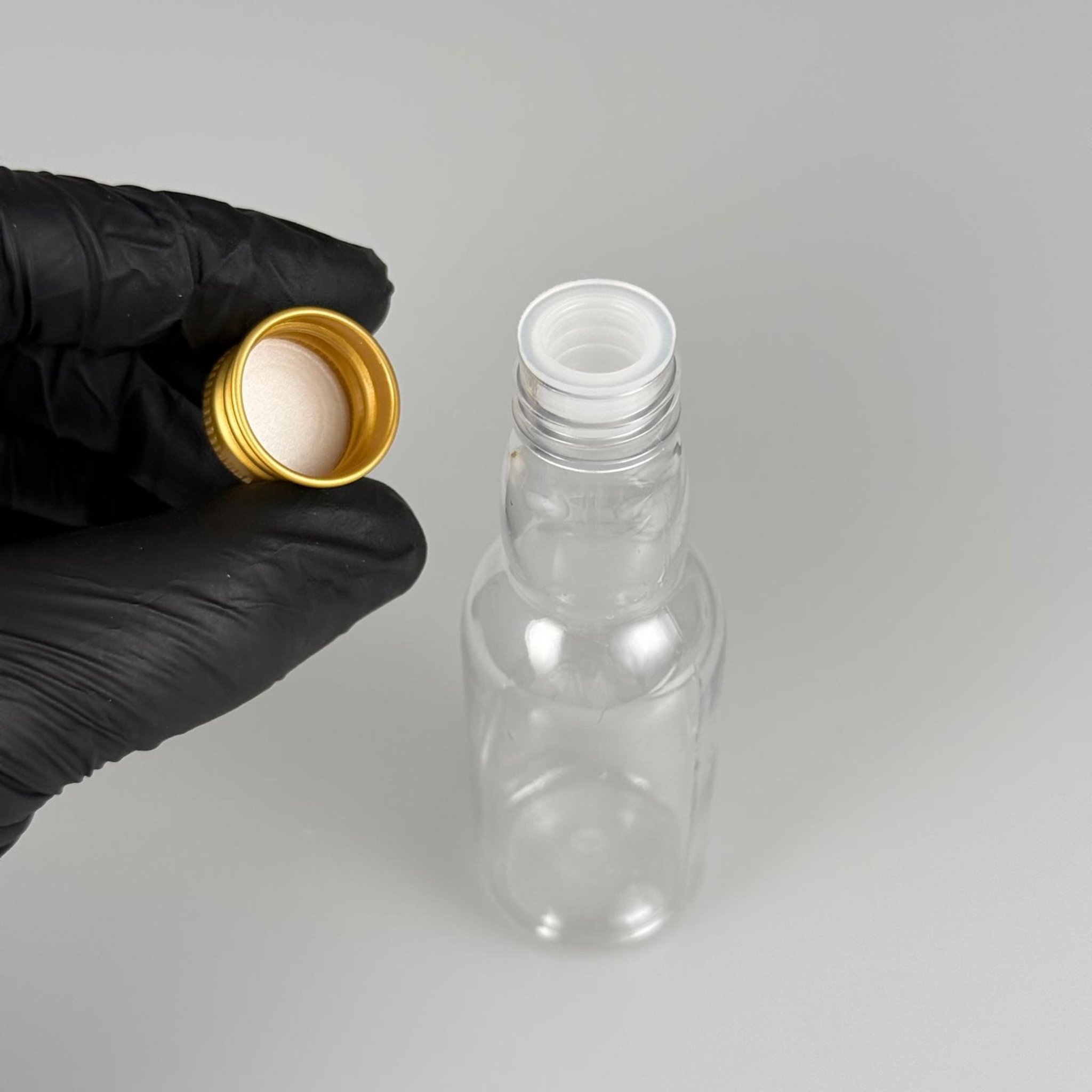 40 CC ŞEFFAF UZUN BOĞAZLI PET ŞİŞE + KÖPÜK CONTALI GOLD ALÜMİNYUM METAL KAPAKLI + KÖR TIPALI TAKIM - 40 ML BOĞAZLI PET ŞİŞE