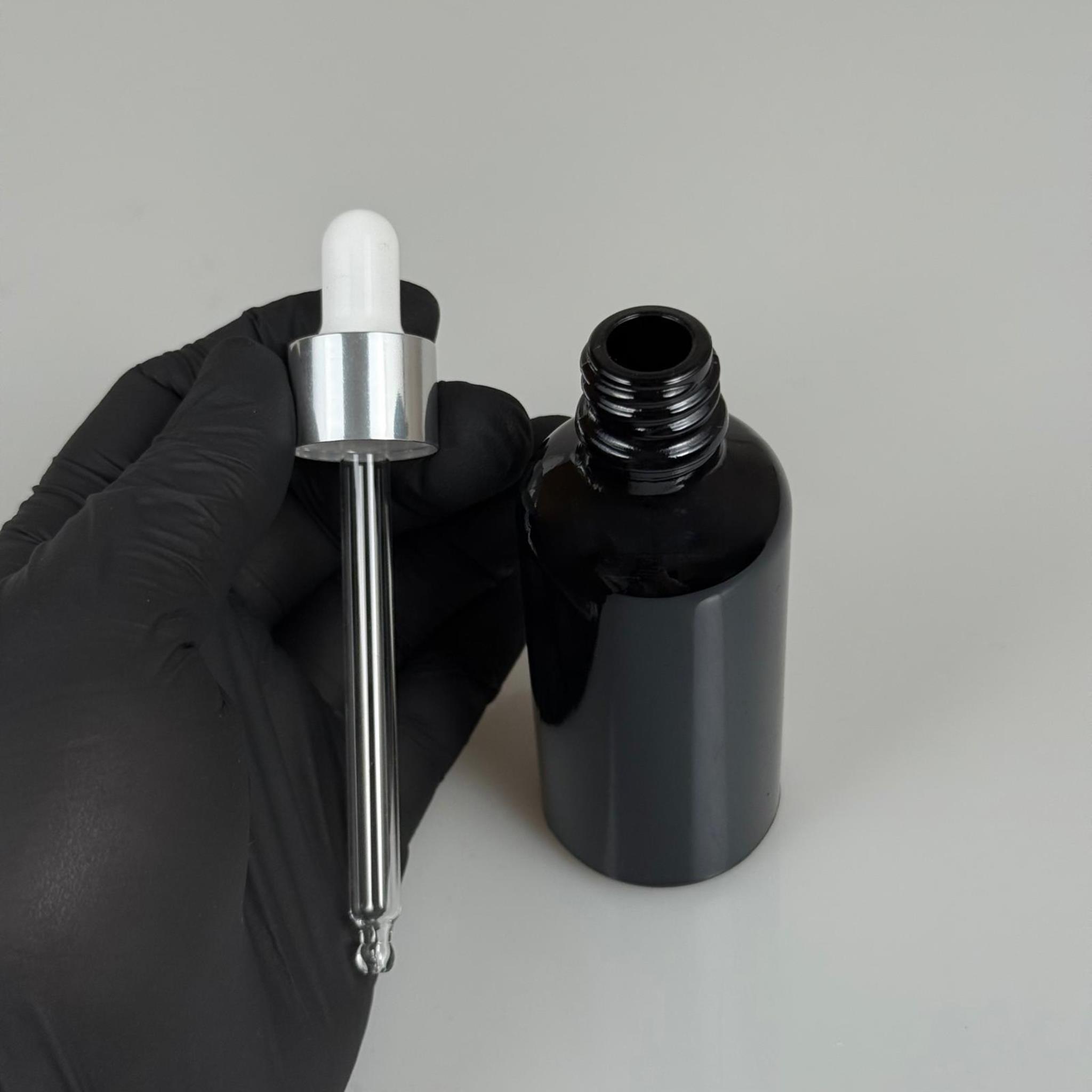 50 CC SİYAH CAM DAMLALIKLI ŞİŞE - BEYAZ EMZİK - GÜMÜŞ METALİK KAPAK - 50 ML SİYAH CAM DAMLALIKLI ŞİŞE