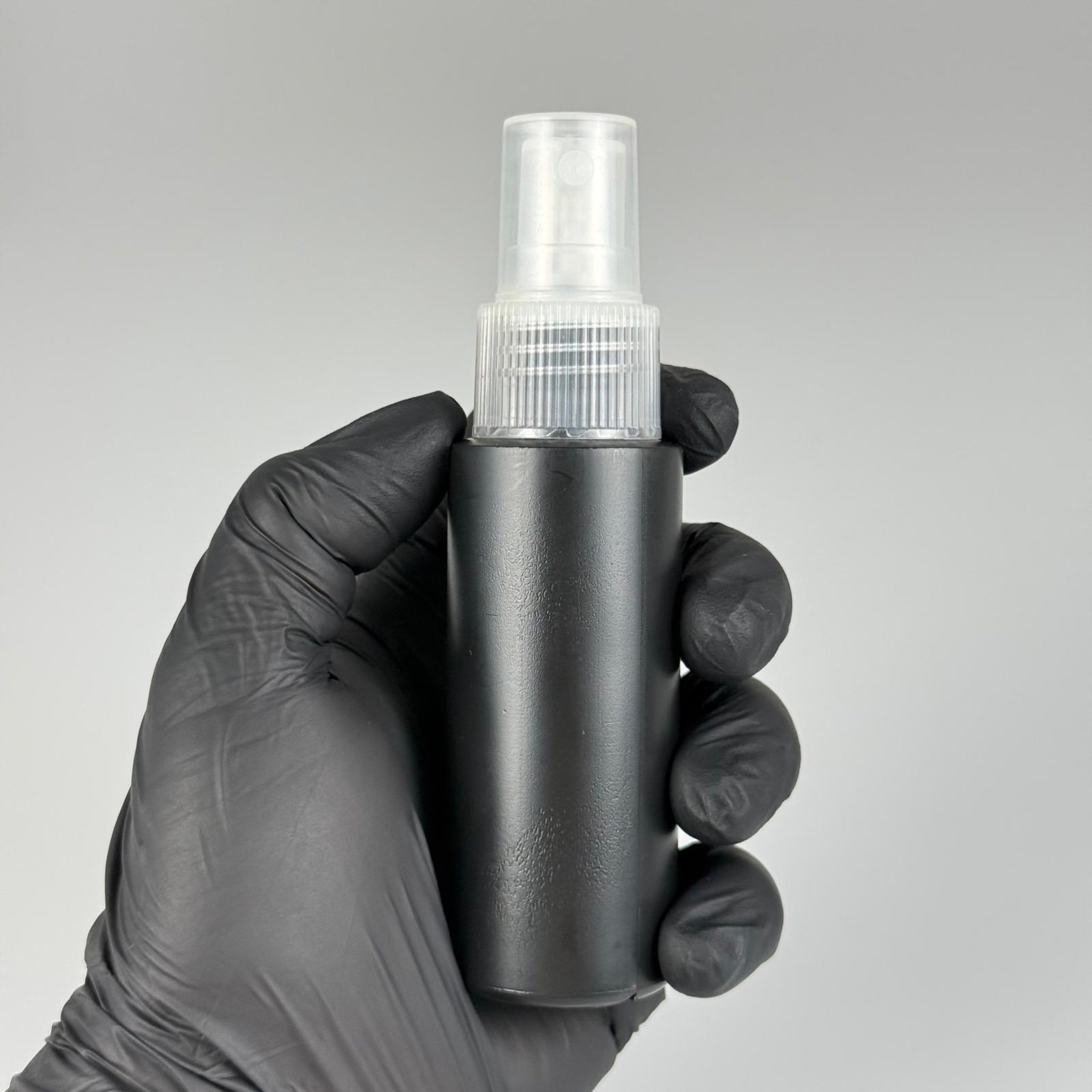 50 CC SPREYLİ SERT POLİETİLEN PLASTİK ŞİŞE - SİYAH - ŞEFFAF FISFISLI 50 ML ŞİŞE