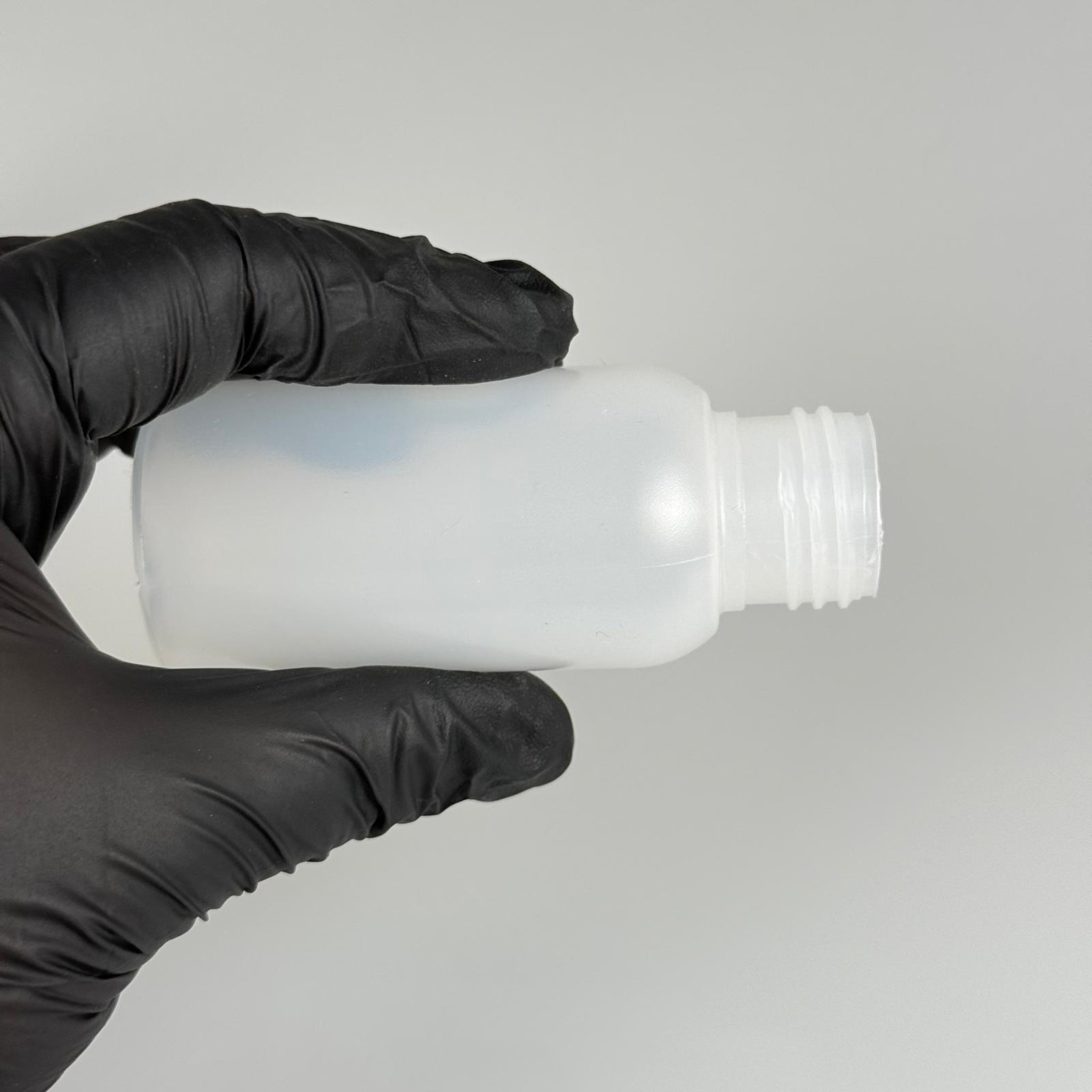 50 ML SIKILABİLİR YUMUŞAK POLİETİLEN PE PLASTİK ŞİŞE - CONTALI SİYAH KAPAKLI + KOLONYA TIPALI - 50 cc sos, yağ, kartuş, mürekkep vb için boş şişeler