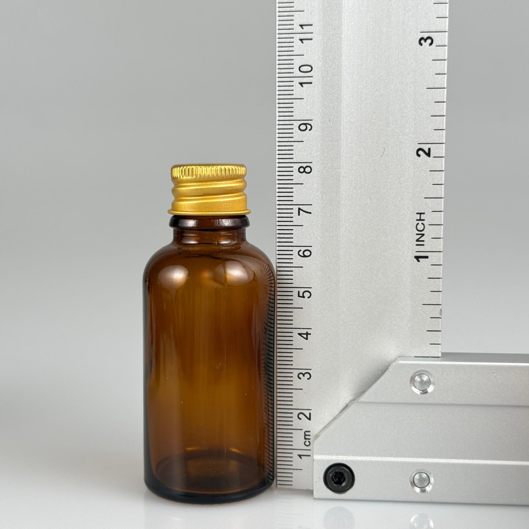 30 CC AMBER CAM ŞİŞE + KÖPÜK CONTALI GOLD ALÜMİNYUM METAL KAPAKLI + KÖR TIPALI TAKIM - 30 ML KAHVERENGİ CAM ŞİŞE
