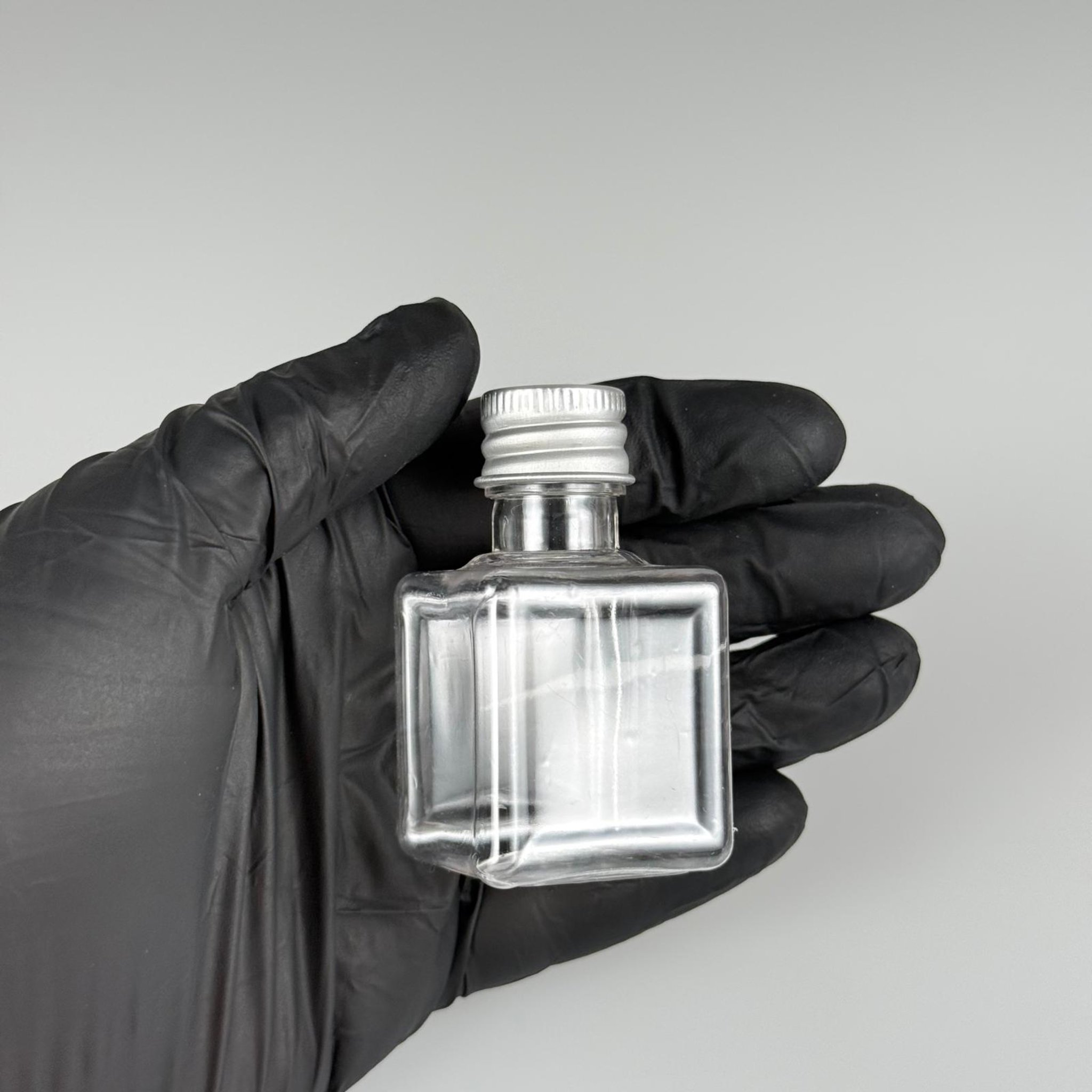 35 CC ŞEFFAF KARE PET ŞİŞE - KÖPÜK CONTALI GÜMÜŞ ALÜMİNYUM METAL KAPAKLI + KÖR TIPALI TAKIM - 35 ML ŞEFFAF KARE PET ŞİŞE