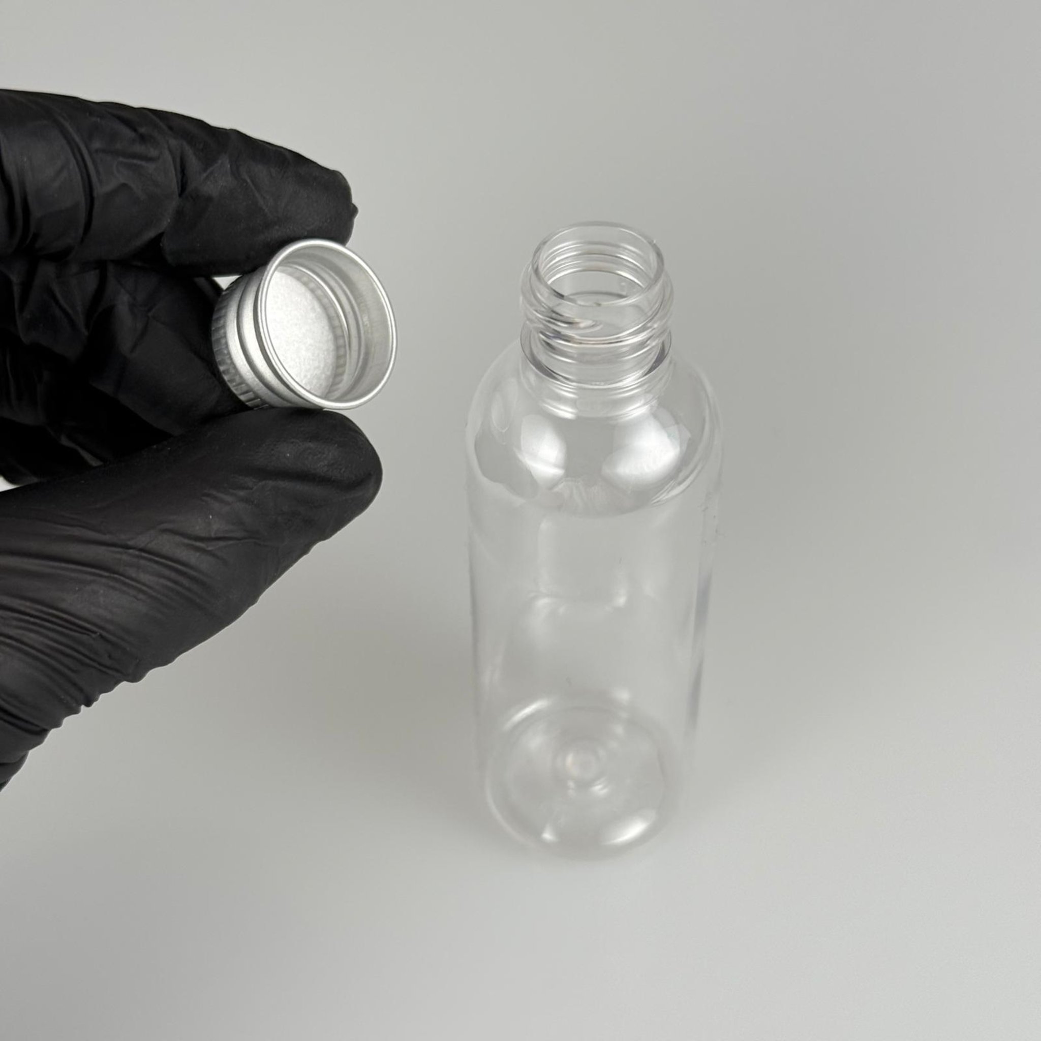 50 CC ŞEFFAF SİLİNDİR UZUN MODEL PET ŞİŞE + KÖPÜK CONTALI GÜMÜŞ ALÜMİNYUM METAL KAPAKLI TAKIM - 50 ML PLASTİK ŞİŞE