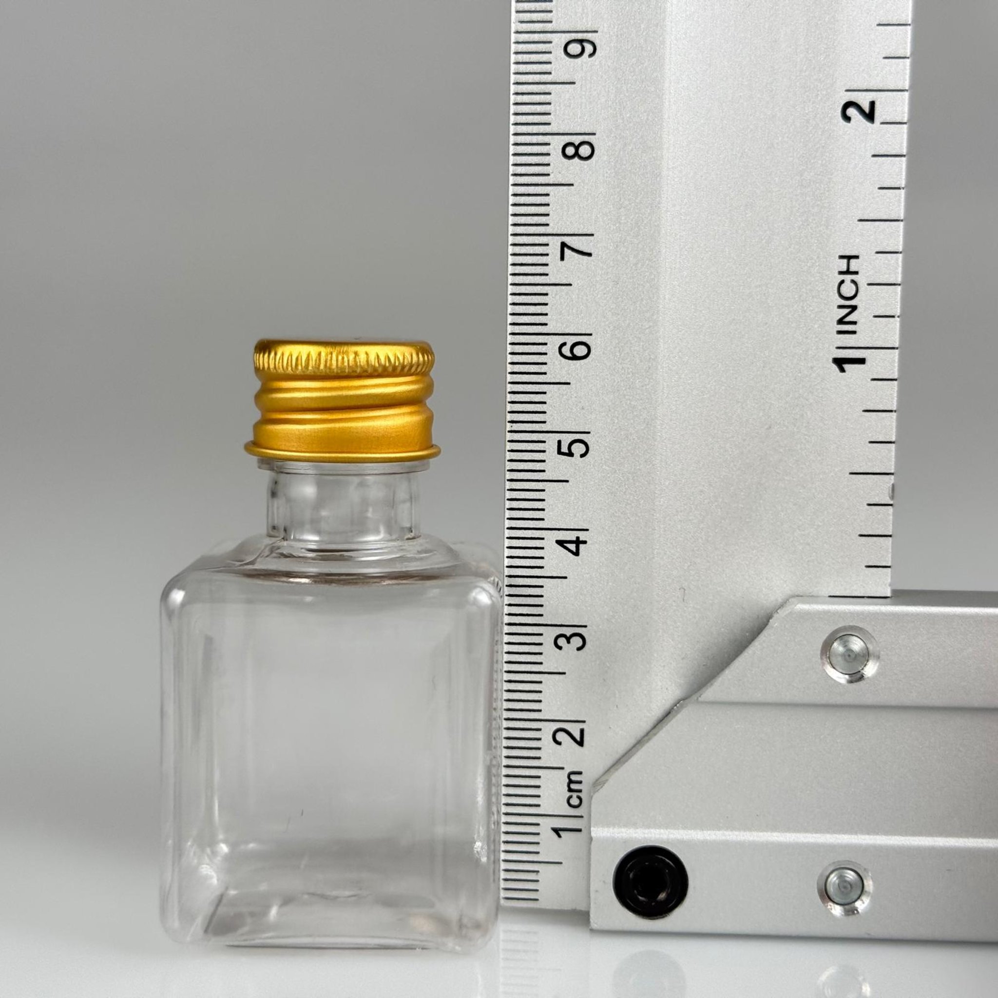 35 CC ŞEFFAF KARE PET ŞİŞE - KÖPÜK CONTALI GOLD ALÜMİNYUM METAL KAPAKLI + KÖR TIPALI TAKIM - 35 ML ŞEFFAF KARE PET ŞİŞE