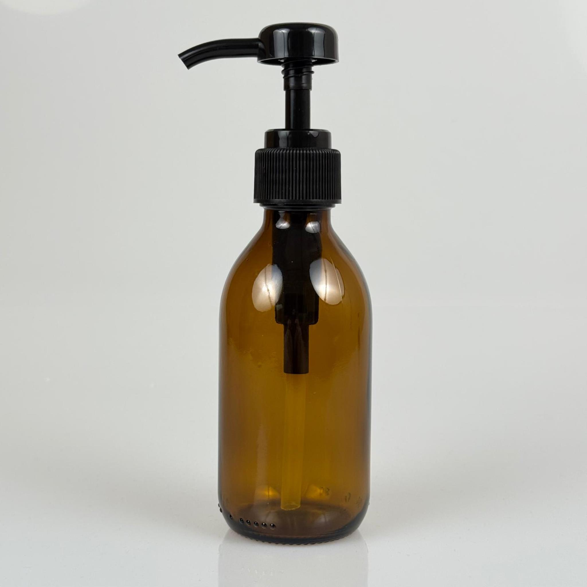 200 CC AMBER CAM ŞİŞE - SİYAH DOZAJ POMPALI (HER BASMADA 4 CC SIVI ATAR)  - 200 ML POMPALI ŞİŞE - ŞURUP, ŞAMPUAN, KREM GİBİ YOĞUN KIVAMLI SIVILARDA KULLANILIR
