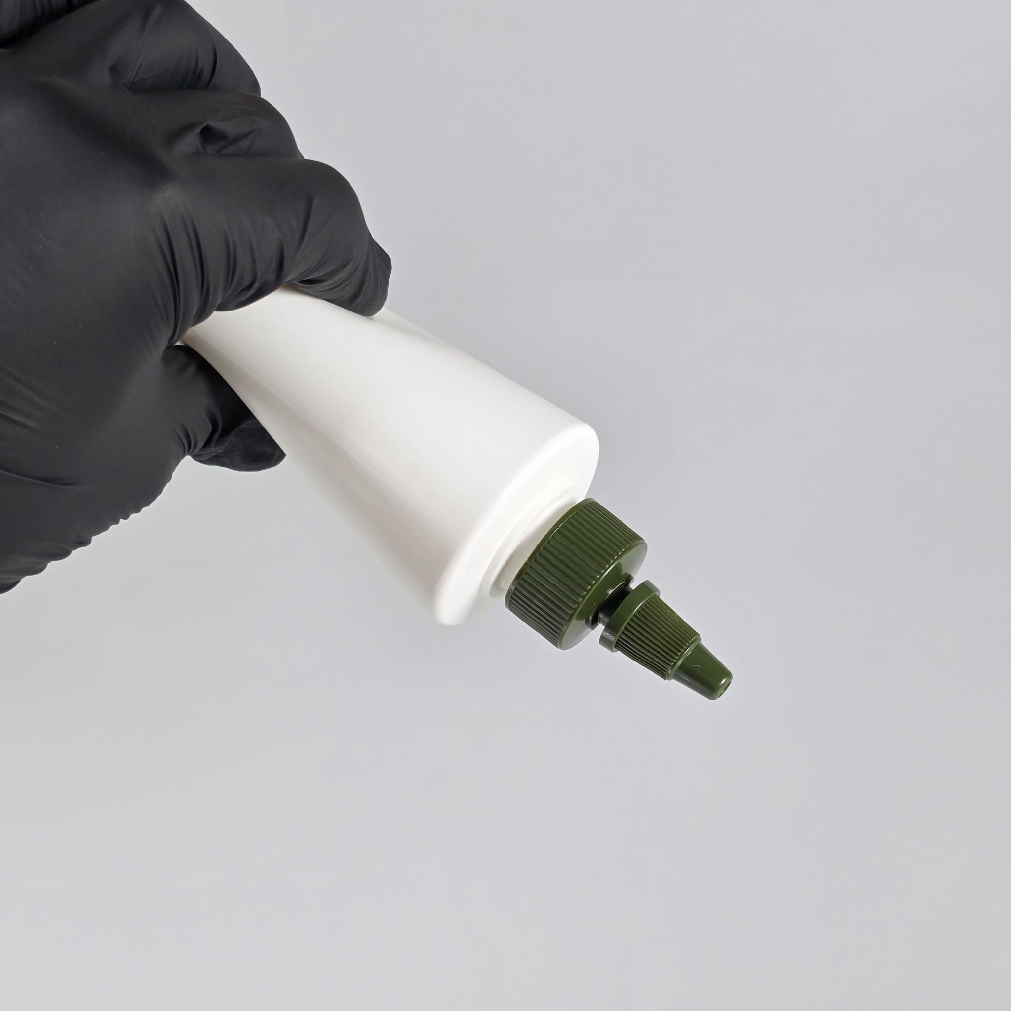 200 CC (SİLME 250 CC) BEYAZ SİLİNDİR MODEL MAT SERT POLİETİLEN ŞİŞE - YEŞİL AKITICI SİVRİ TWİST KAPAKLI - 200 ML BEYAZ PLASTİK ŞİŞE