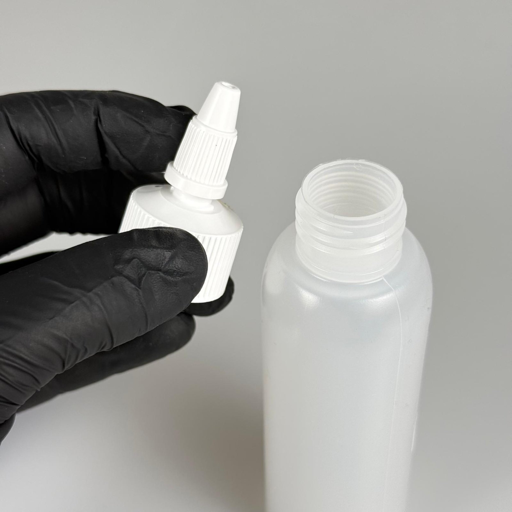 100 ML SIKILABİLİR YUMUŞAK PE POLİETİLEN PLASTİK ŞİŞE - BEYAZ TWİST SİVRİ KARTUŞ KAPAKLI - 100 cc sos, yağ, kartuş, mürekkep vb için boş şişeler
