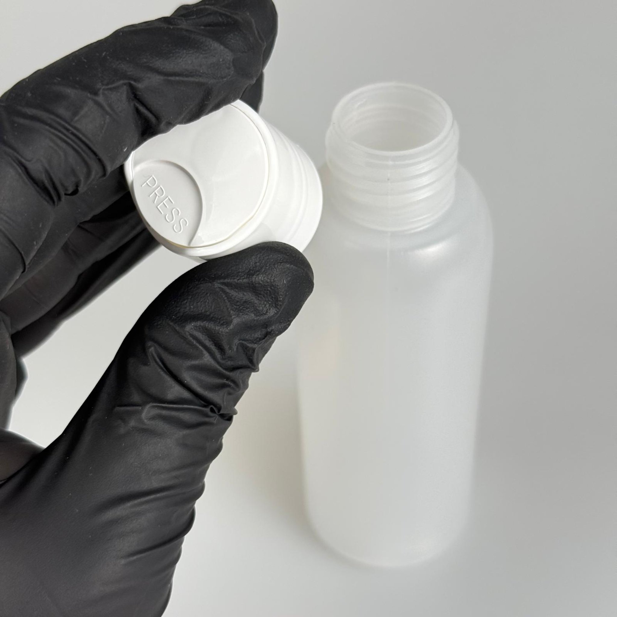 100 ML SIKILABİLİR YUMUŞAK PE POLİETİLEN PLASTİK ŞİŞE - BEYAZ DİSKTOP ŞAMPUAN KAPAKLI - 100 cc sos, yağ, kartuş, mürekkep vb için boş şişeler