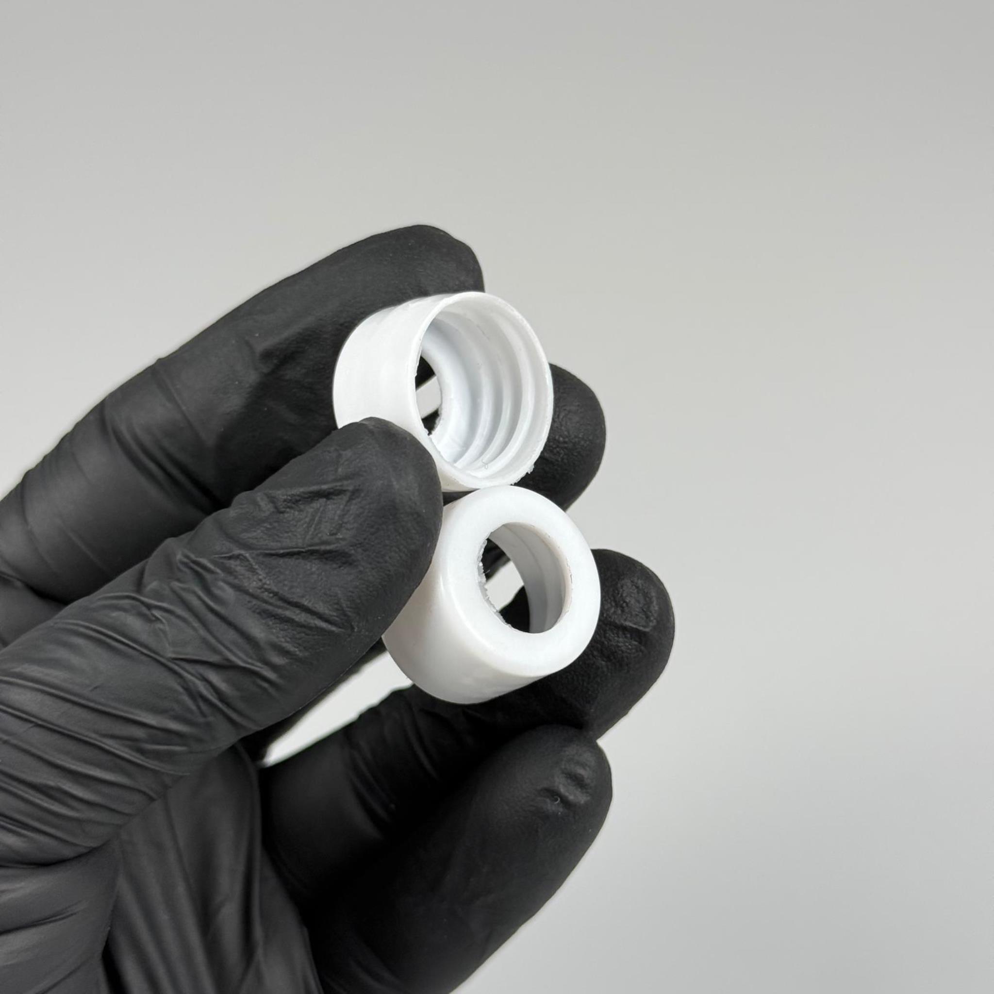 18 MM DELİKLİ PLASTİK KAPAK BEYAZ - DÜZ (DAMLALIK İÇİN)