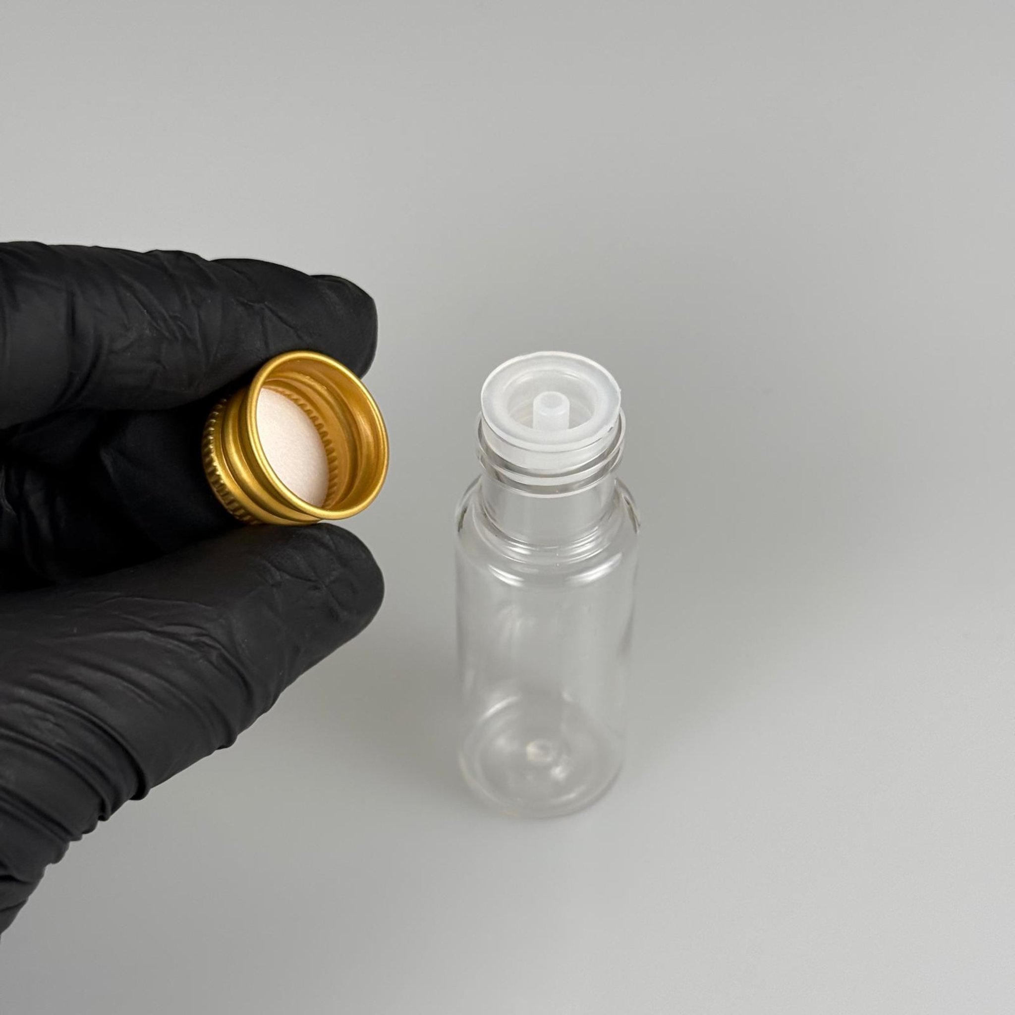 15 CC SİLİNDİR PET ŞİŞE + KÖPÜK CONTALI GOLD ALÜMİNYUM METAL KAPAKLI + DAMLALIKLI KOLONYA TIPALI TAKIML - 15 ML ŞEFFAF PET ŞİŞE