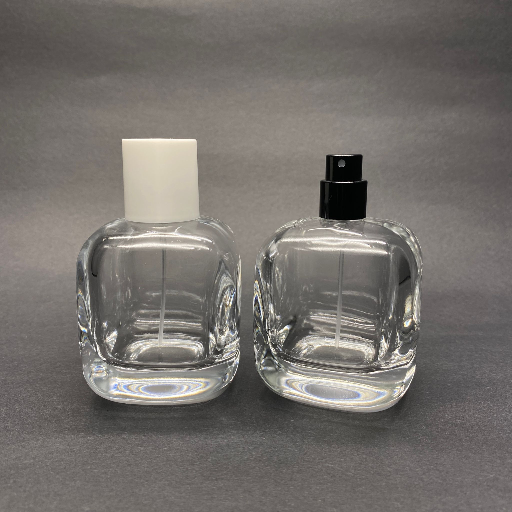 100 ML OVAL KARE MODEL CORE PARFÜM ŞİŞESİ - SİYAH METAL SPREYLİ + BEYAZ KAPAKLI (AĞIZ 15 MM GEÇME KOLAY KAPAMA)