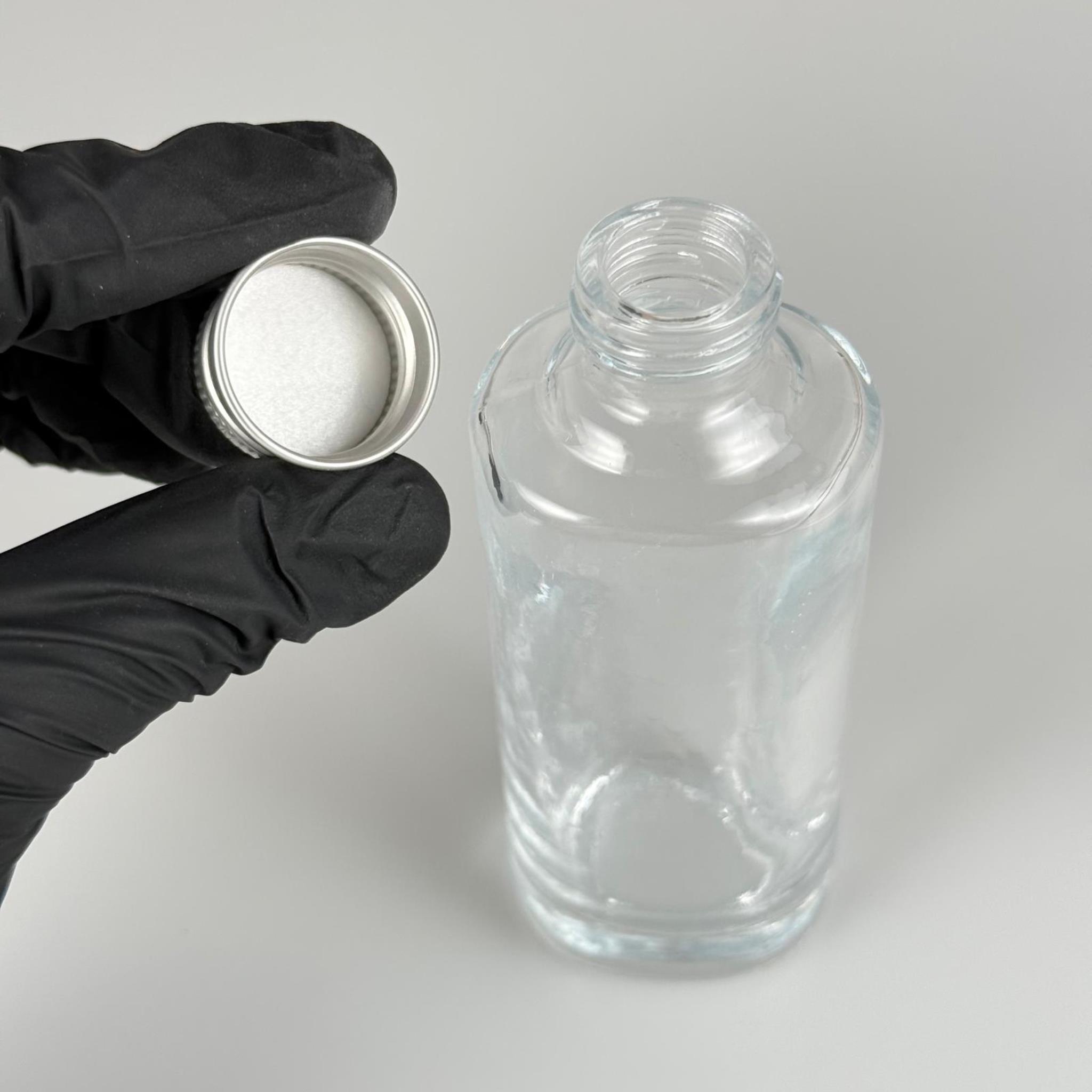 100 CC ŞEFFAF OVAL CAM ŞİŞE (24 AĞIZ) + KÖPÜK CONTALI GÜMÜŞ METAL ALÜMİNYUM KAPAK - 100 ML OVAL CAM ŞİŞE