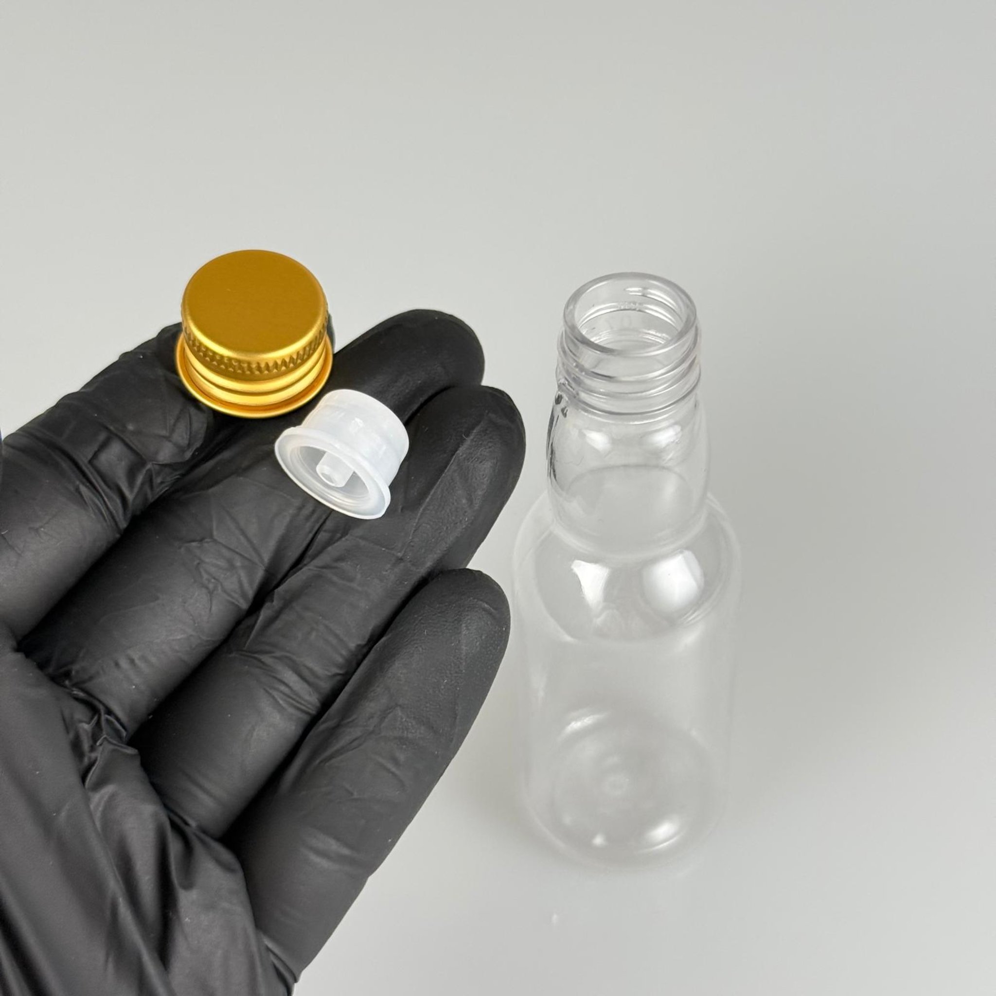 40 CC ŞEFFAF UZUN BOĞAZLI PET ŞİŞE + KÖPÜK CONTALI GOLD ALÜMİNYUM METAL KAPAKLI + DAMLALIKLI KOLONYA TIPALI TAKIM - 40 ML BOĞAZLI PET ŞİŞE