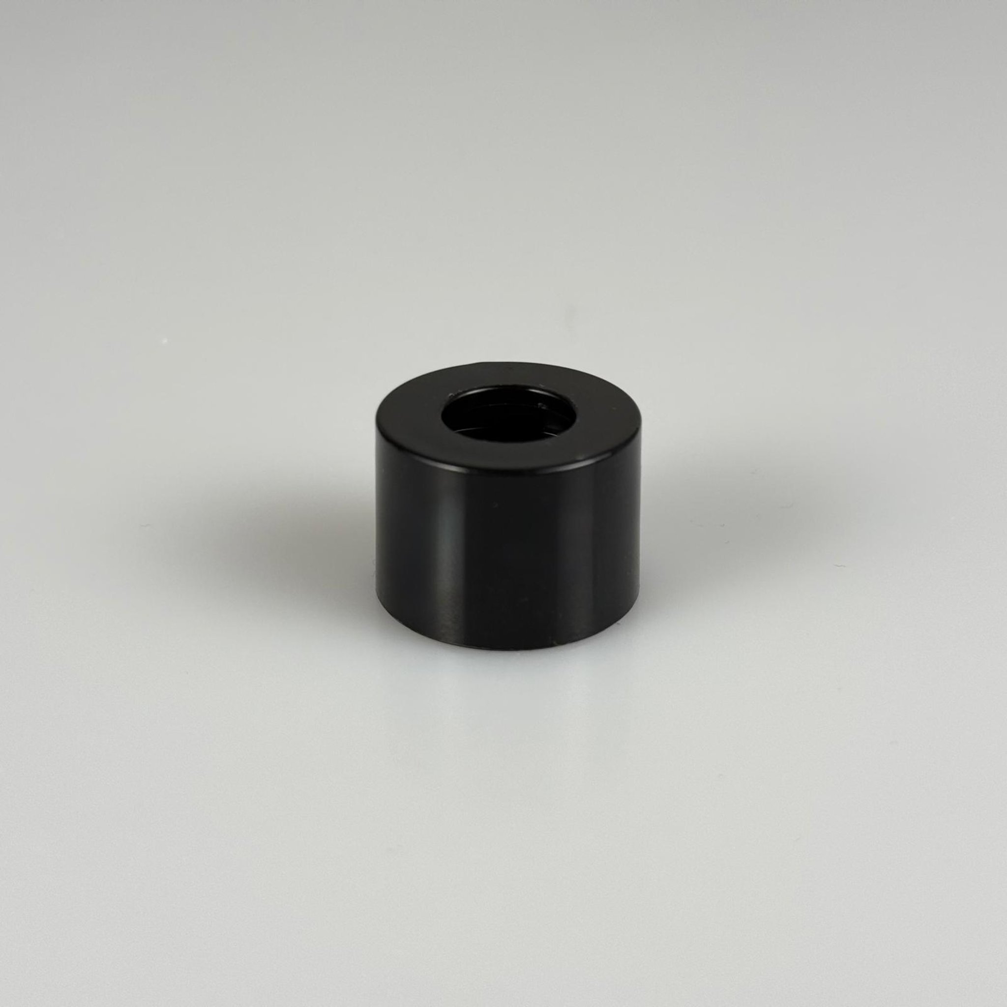 20 MM DELİKLİ SİYAH KAPAK
