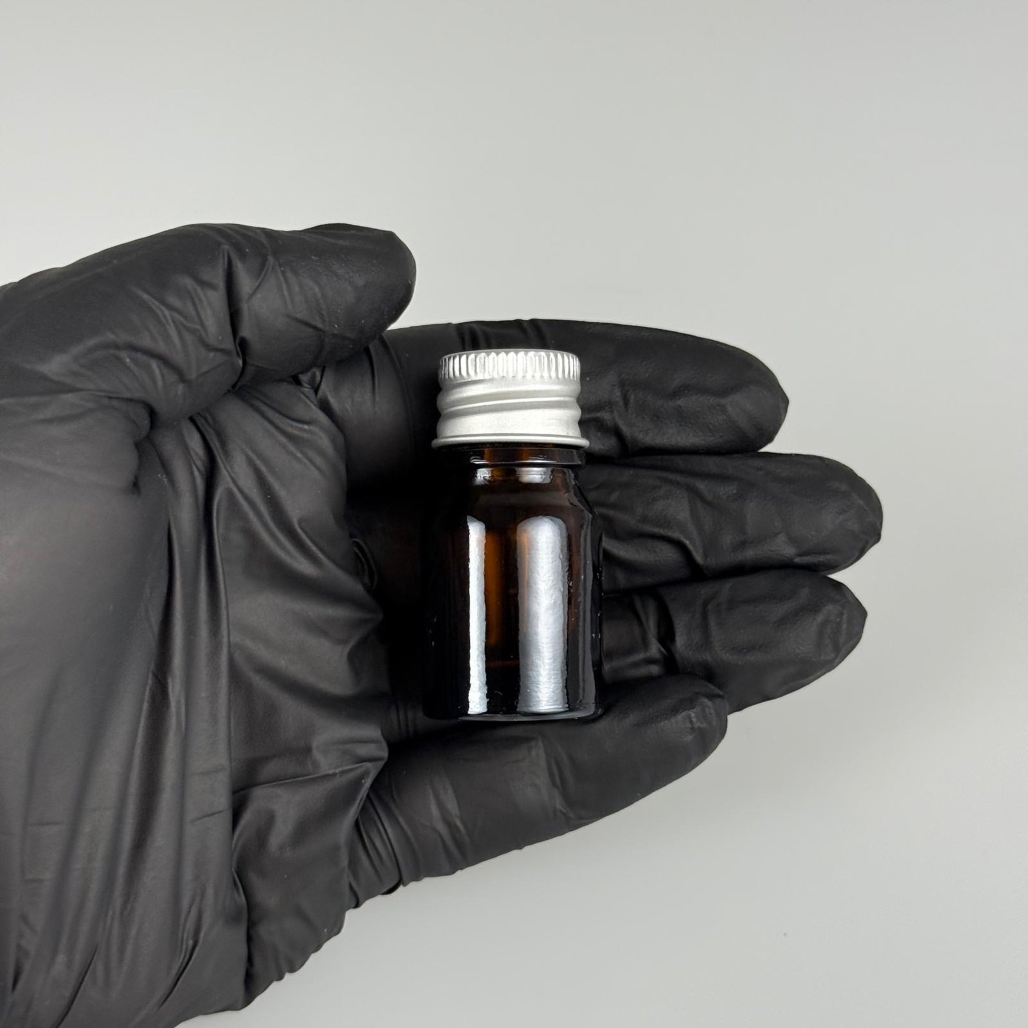 3 CC AMBER CAM ŞİŞE + KÖPÜK CONTALI GÜMÜŞ ALÜMİNYUM METAL KAPAKLI TAKIM - 3 ML KAHVERENGİ CAM ŞİŞE0