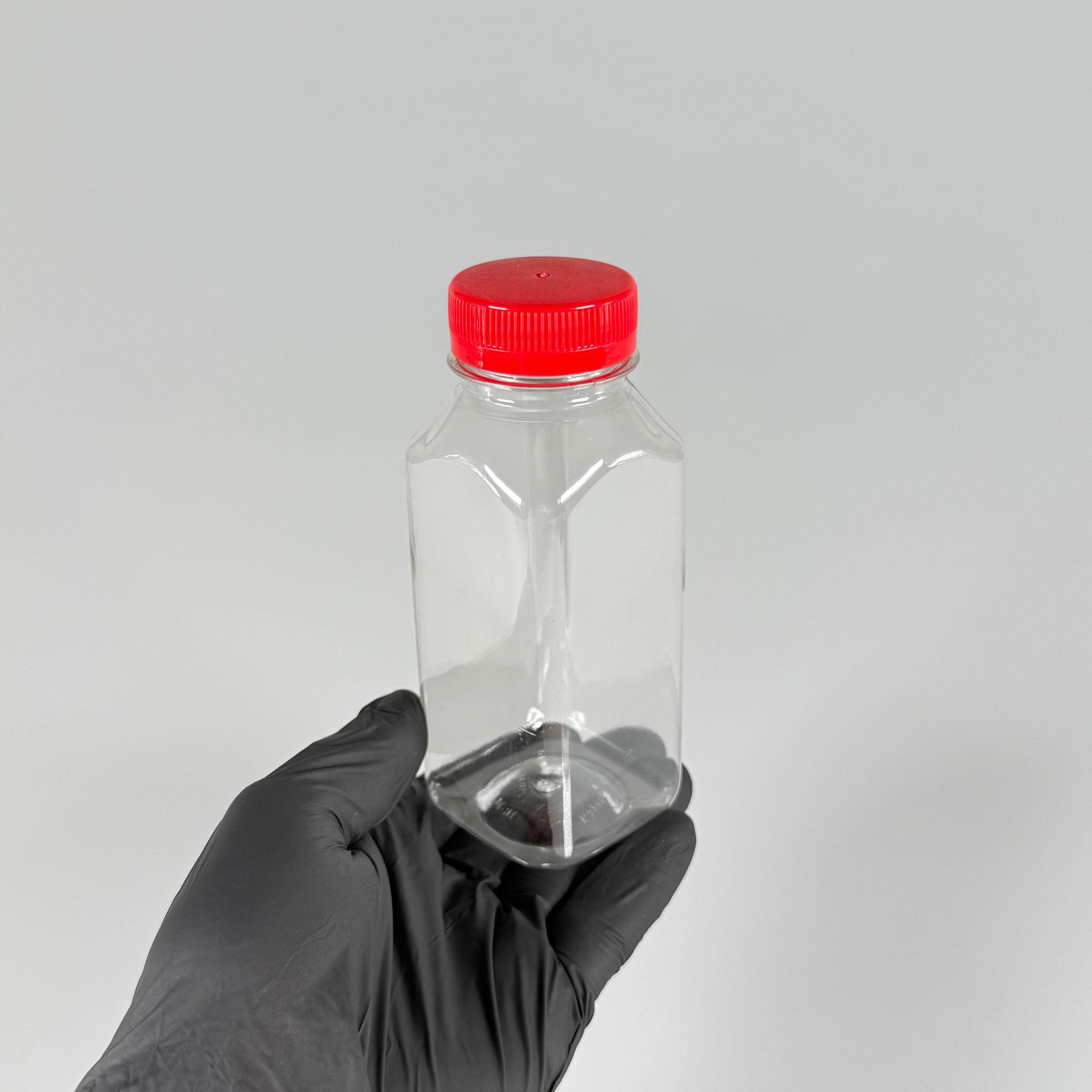 250 CC KÖŞELİ KARE PET ŞİŞE (18,5 GR) - 38 MM GENİŞ AĞIZLI KIRMIZI KİLİTLİ KAPAKLI - 250 ML DETOX, MEYVE SUYU, SMOOTHIE, AYRAN, SÜT, MEŞRUBAT VB İÇİN BOŞ PLASTİK ŞİŞELER