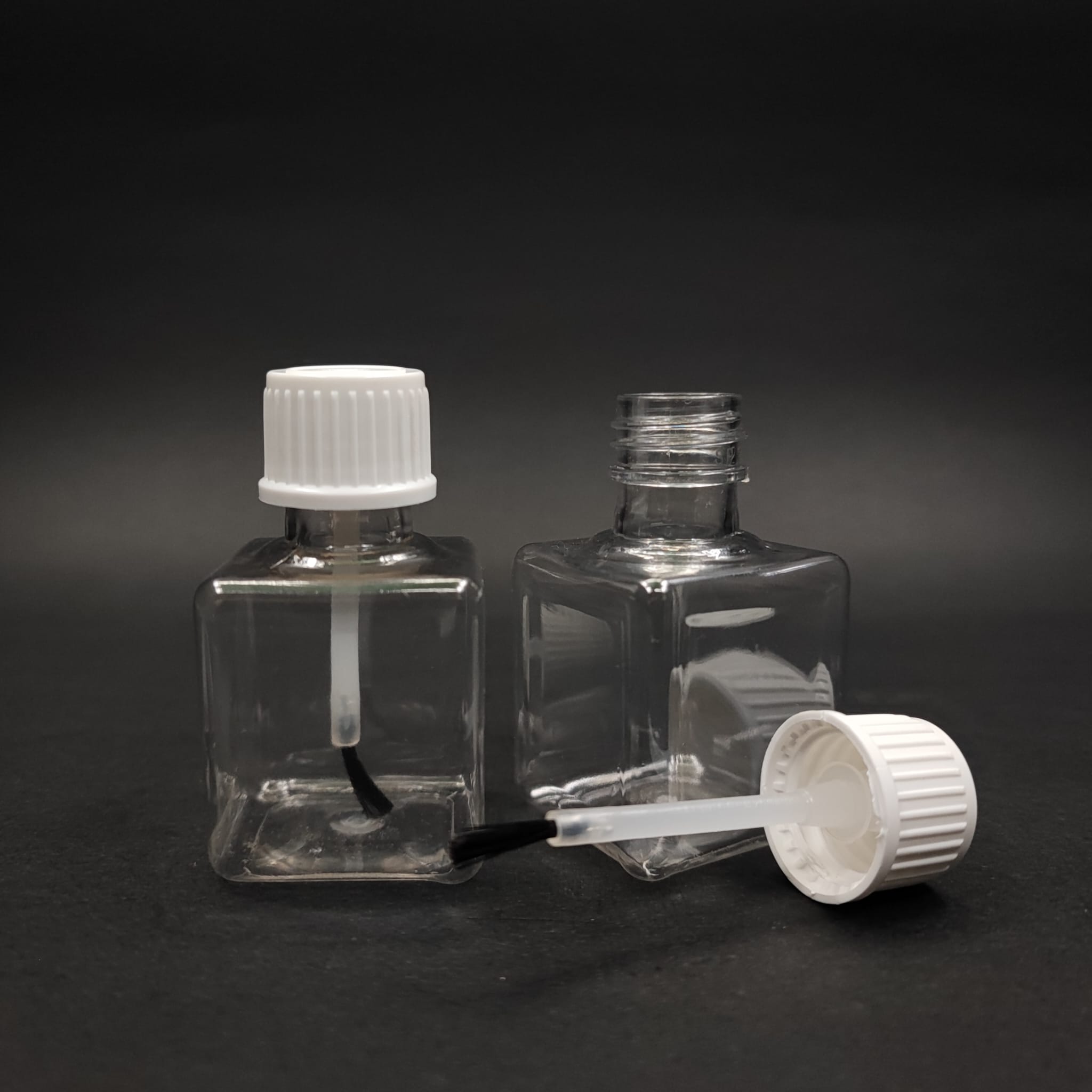 35 CC FIRÇALI KARE PET ŞİŞE - 35 ML KAPAKLI FIRÇALI PLASTİK ŞİŞE - CAM OJE ŞİŞESİ FIRÇALI BEYAZ KAPAKLI TAKIM - BOŞ OJE ŞİŞESİ, FIRÇALI ŞİŞE, OTOMOTİV VE MOBİLYA İÇİN RÖTÜŞ BOYA ŞİŞESİ