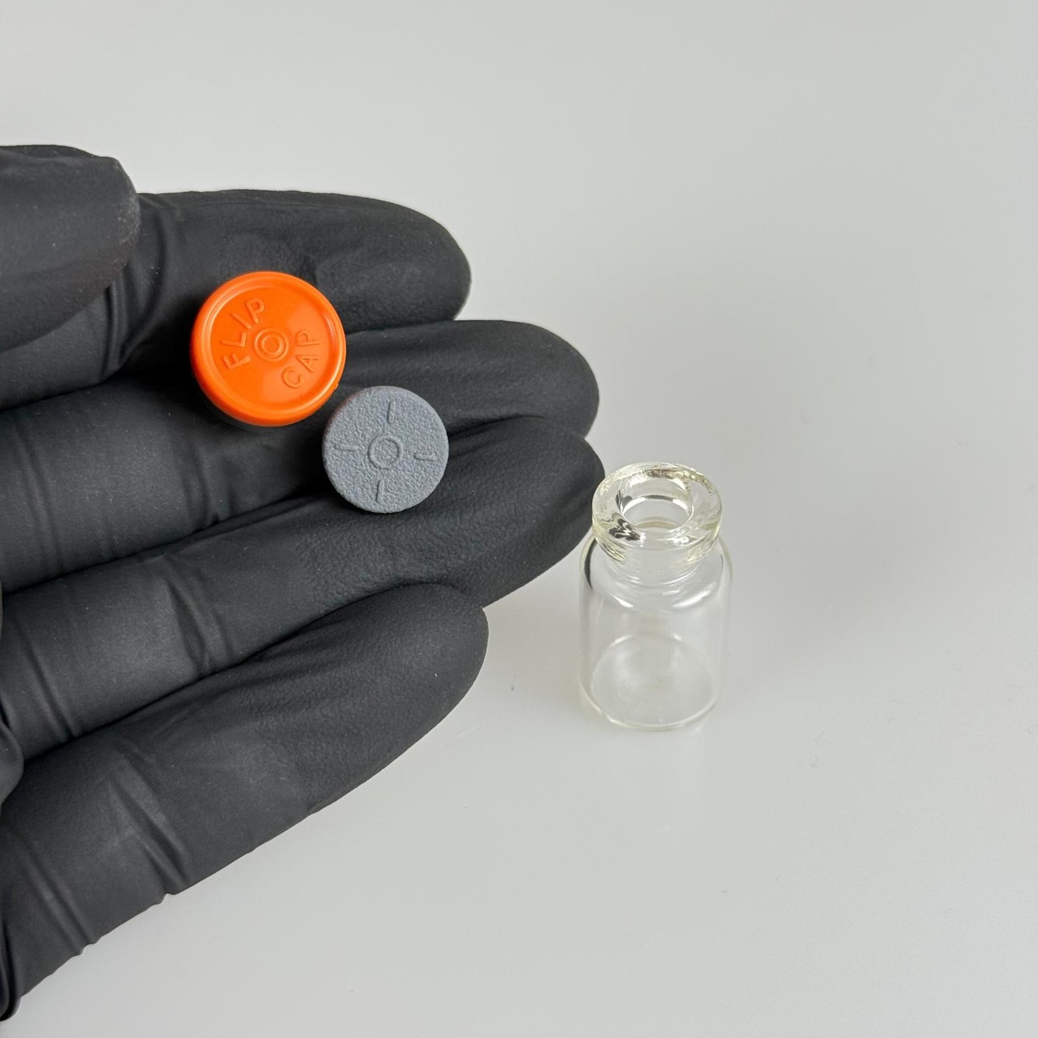2 ML VİAL FLAKON ŞİŞE- 13 AĞIZ 2 CC ŞEFFAF CAM İLAÇ ŞİŞESİ + KAUÇUK BUTİL ENJEKTÖR TIPASI + TURUNCU FLAKON KAPAKLI TAKIM