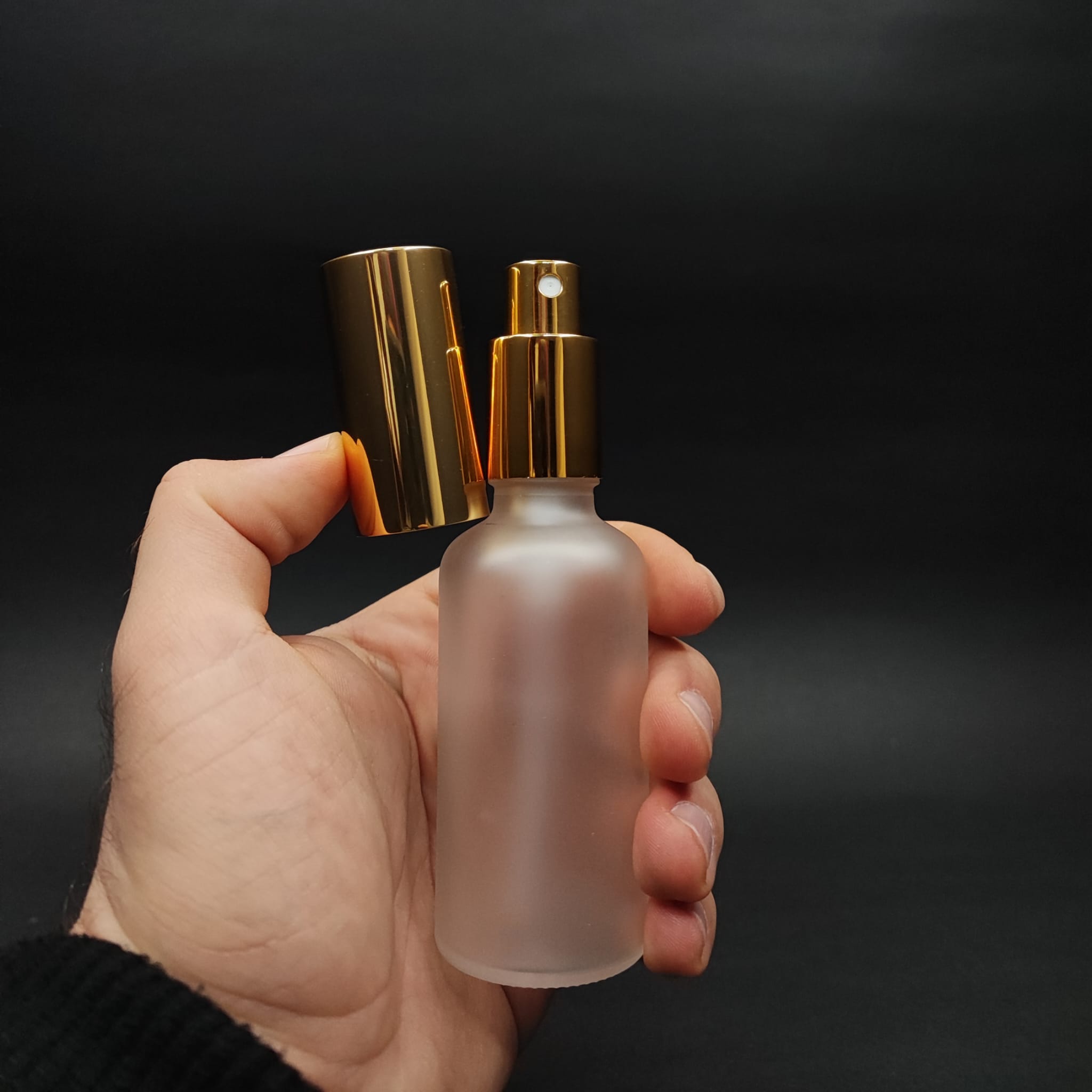 50 ML LÜKS VİDALI VALF ÇEVİRME PARFÜM ŞİŞELERİ - 50 CC BUZLU CAM ŞİŞE - GOLD METAL SPREYLİ KAPAKLI SET