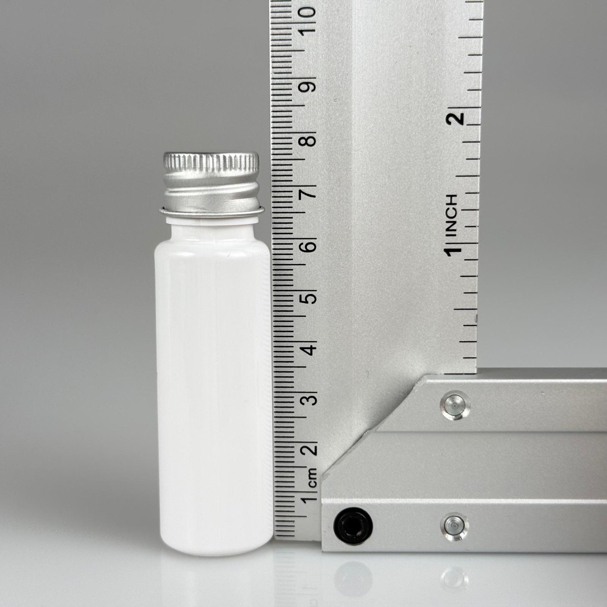 20 CC BEYAZ PET SHOT ŞİŞE - KÖPÜK CONTALI GÜMÜŞ ALÜMİNYUM METAL KAPAKLI + DAMLALIKLI KOLONYA TIPALI TAKIM - 20 ML PLASTİK ŞİŞE