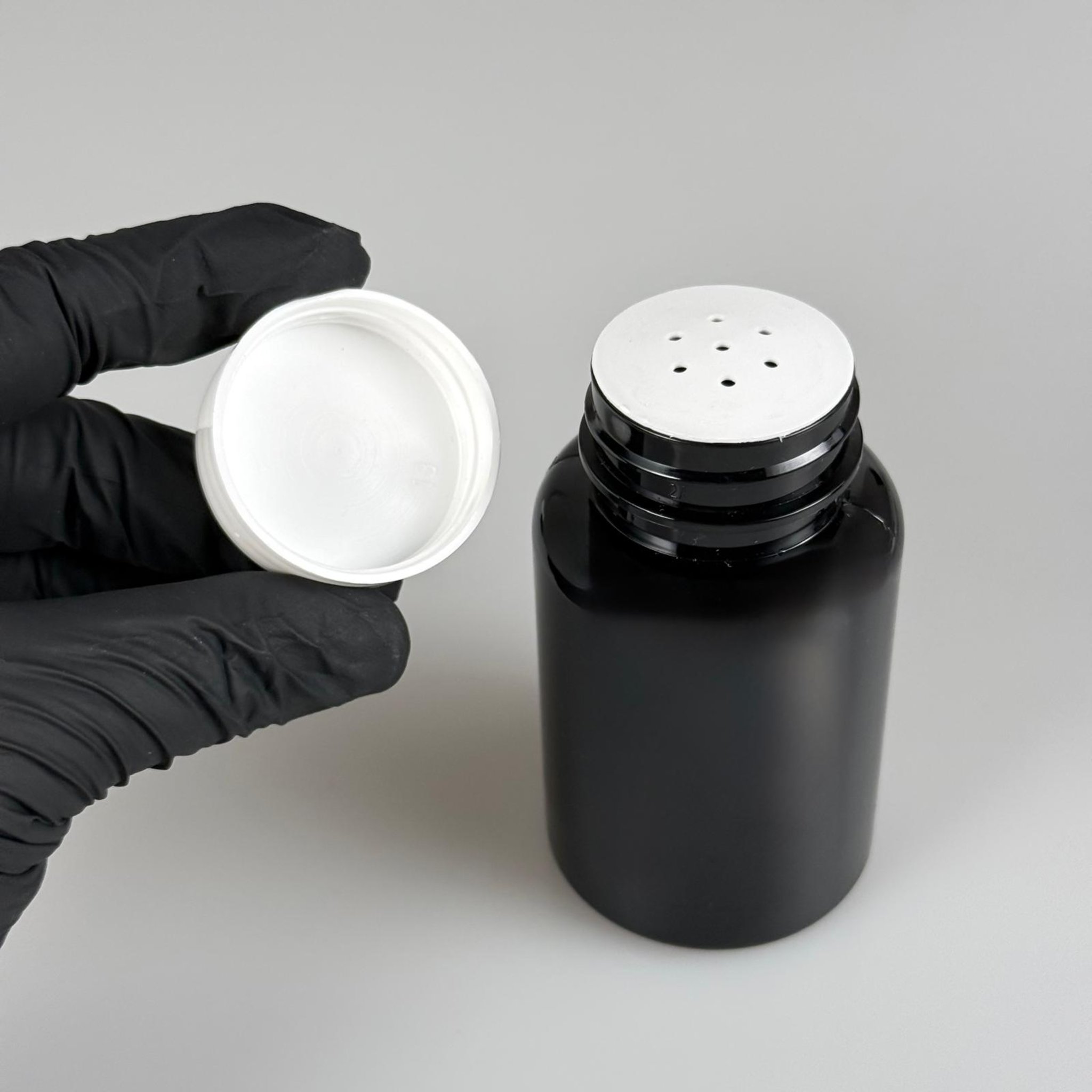 150 CC SİYAH PET PUDRA ŞİŞESİ + BEYAZ PLASTİK KAPAKLI + PUDRA TIPALI TAKIM - 150 ML PUDRA KUTUSU, EKO TUZLUK