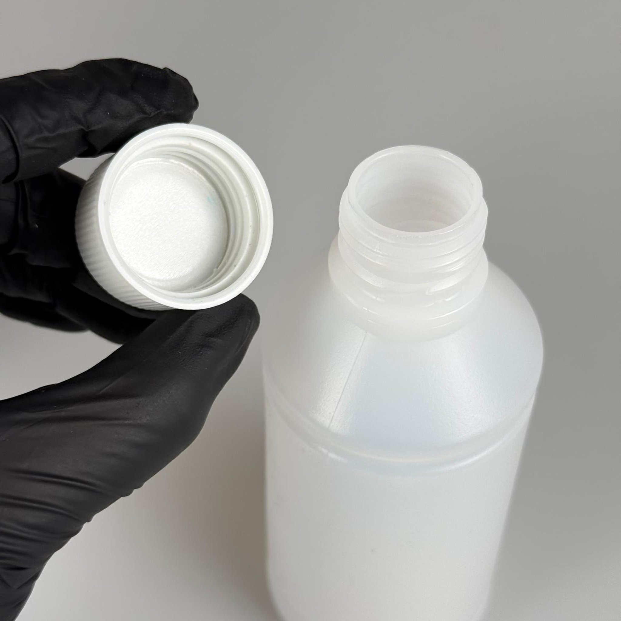 250 CC TİNER ŞİŞESİ - BEYAZ ÇOCUK EMNİYET KİLİTLİ KAPAKLI - 250 ML KİMYASALA DAYANIKLI PLASTİK ŞİŞE - 0,25 LT POLİETİLEN ŞİŞE