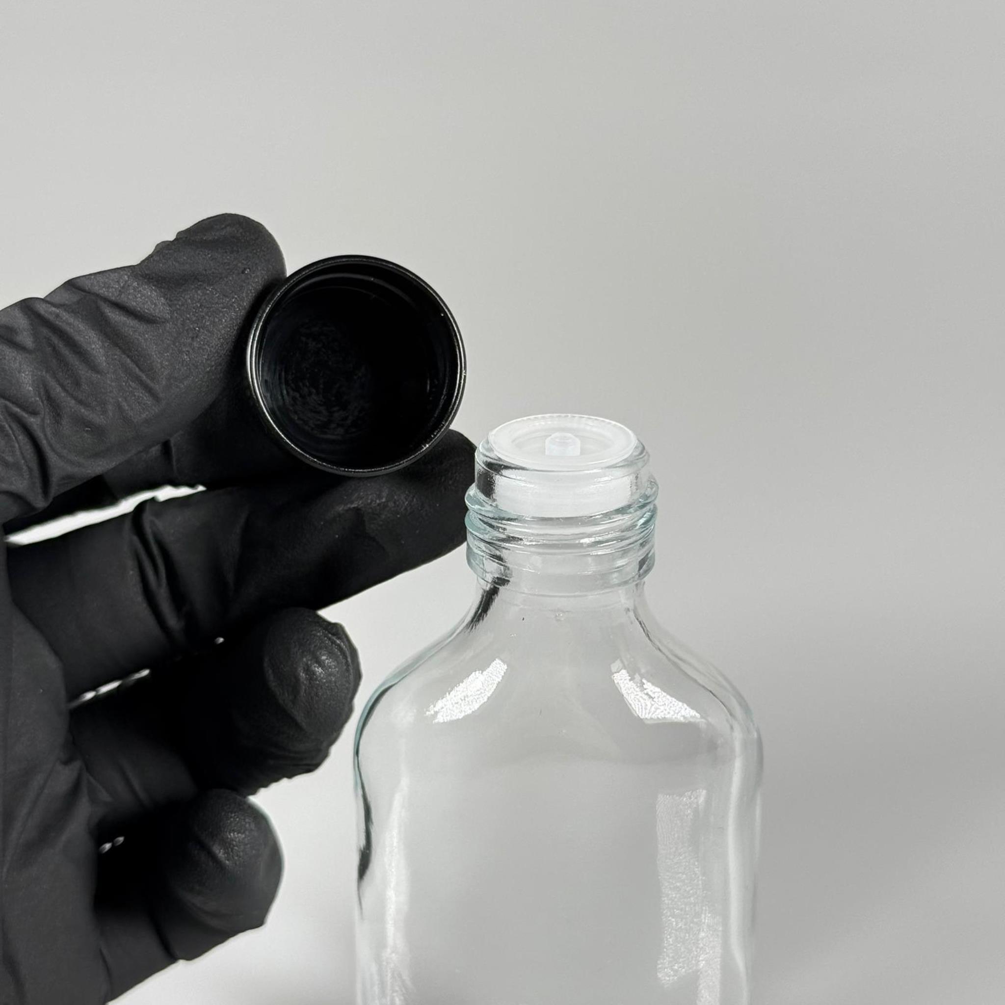 50 CC YASSI CAM ŞİŞE - SİYAH METAL KAPAKLI KOLONYA TIPALI - 50 ML COLD BREW KOLONYA CAM ŞİŞESİ (TIPA İLE KULLANMAK İÇİN KAPAK CONTASI ÇIKARILIR)