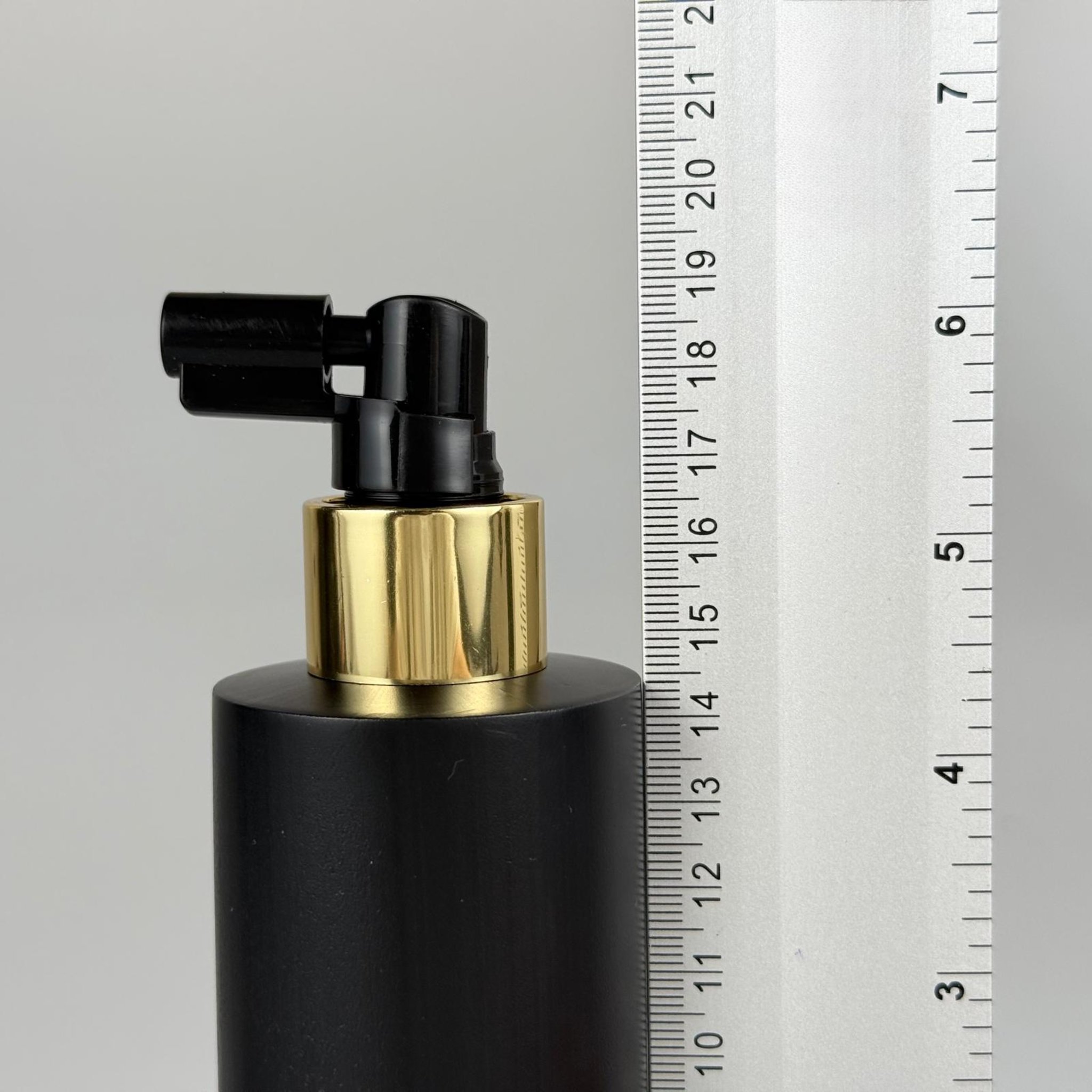 250 CC SİYAH SİLİNDİR MODEL MAT SERT POLİETİLEN ŞİŞE + SİYAH GAGALI GOLD SPREYLİ TAKIM - 250 ML SPREYLİ SİYAH PLASTİK ŞİŞE
