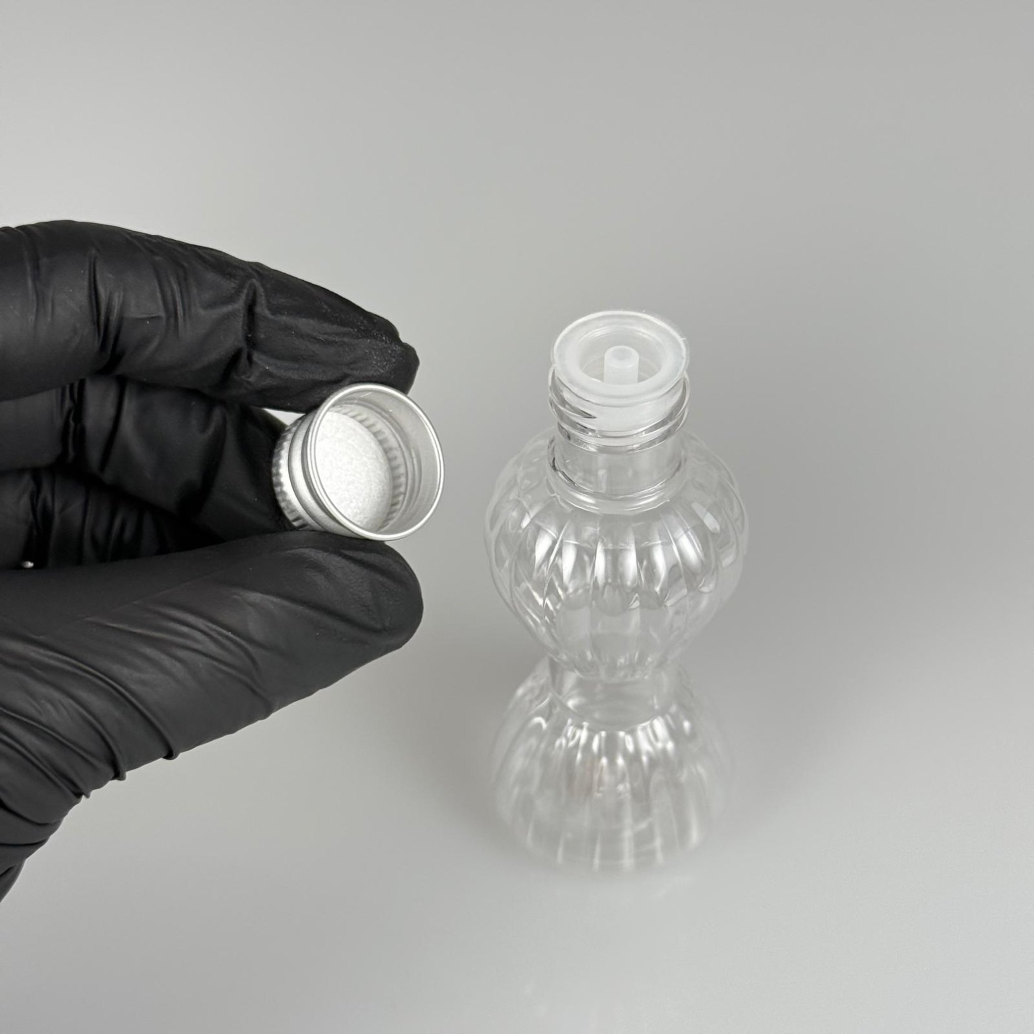 40 CC MİNİ PIRLANTA ŞİŞE + KÖPÜK CONTALI GÜMÜÜŞ ALÜMİNYUM METAL KAPAKLI + DAMLALIKLI KOLONYA TIPALI TIPALI TAKIM - 40 ML CAMPET ŞİŞE