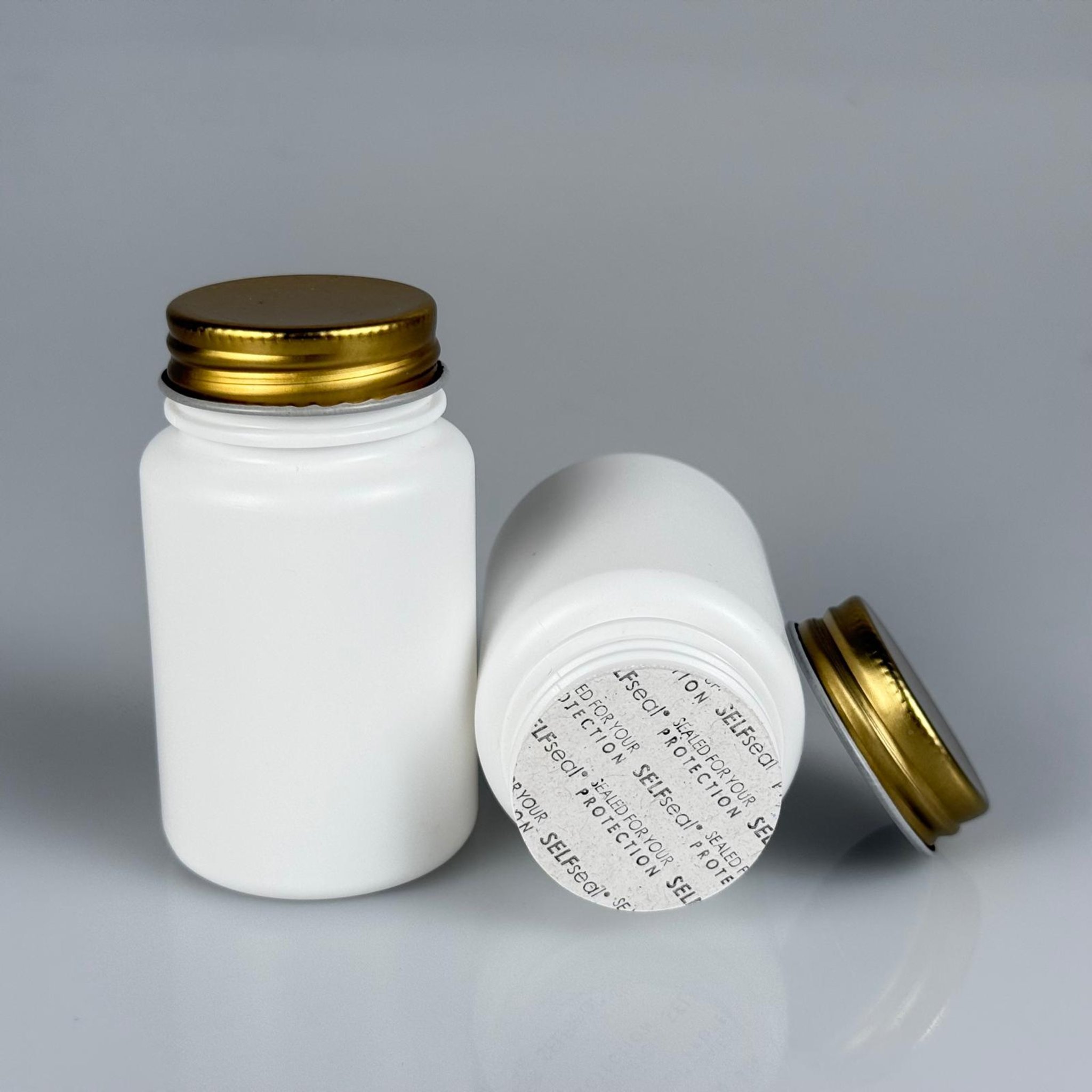 100 CC BEYAZ SERT POLİETİLEN ŞİŞE + GOLD METAL KAPAKLI + KENDİNDEN YAPIŞKANLI KÖPÜK CONTALI - 100 ML POLİETİLEN ŞİŞE
