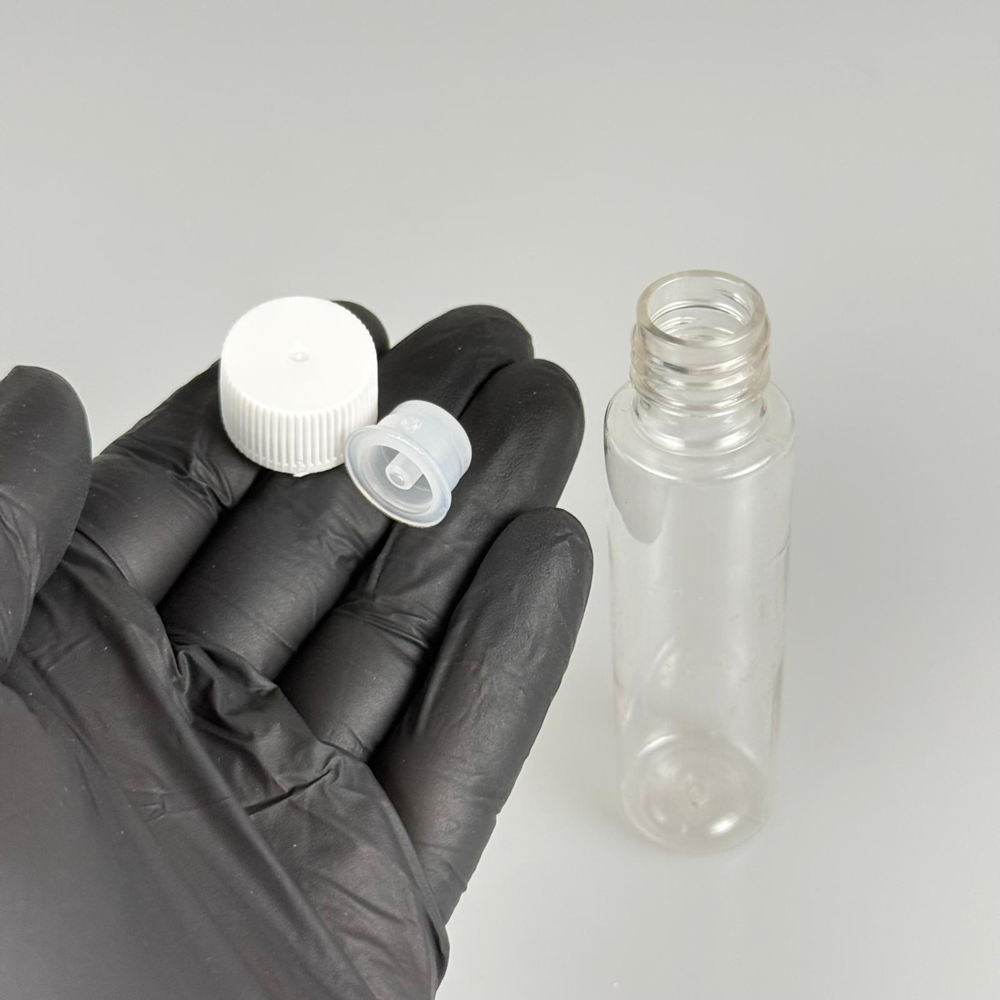 35 CC İÇTEN DAMLALIKLI PLASTİK ŞİŞE -  35 ML ŞEFFAF PET ŞİŞE + CONTALI BEYAZ KAPAK + KOLONYA TIPALI (DELEREK KULLANILIR) TAKIM