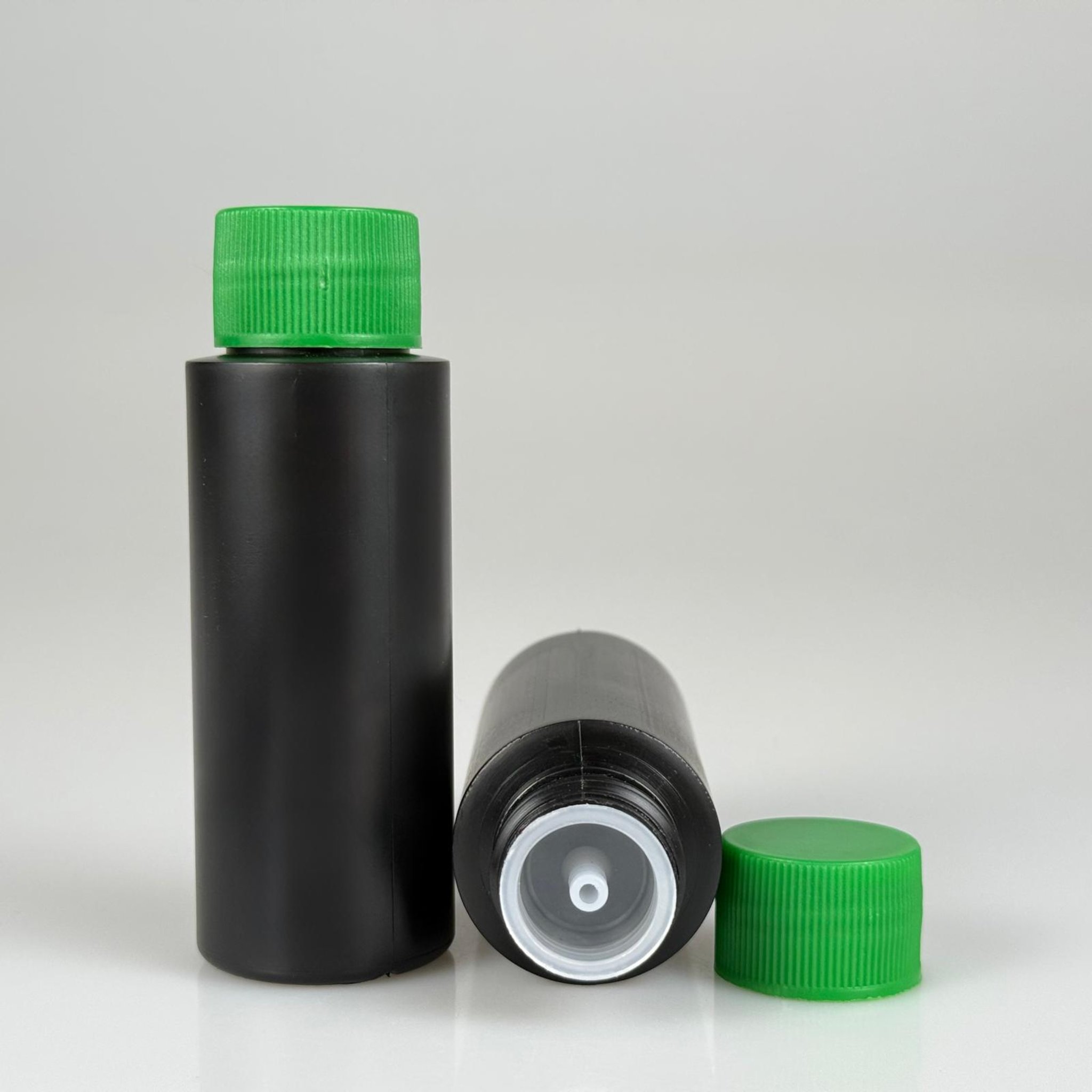 50 CC SİYAH POLİETİLEN PLASTİK ŞİŞE - YEŞİL KAPAKLI  + KOLONYA TIPALI TAKIM - 50 ML KAPAKLI PLASTİK ŞİŞE