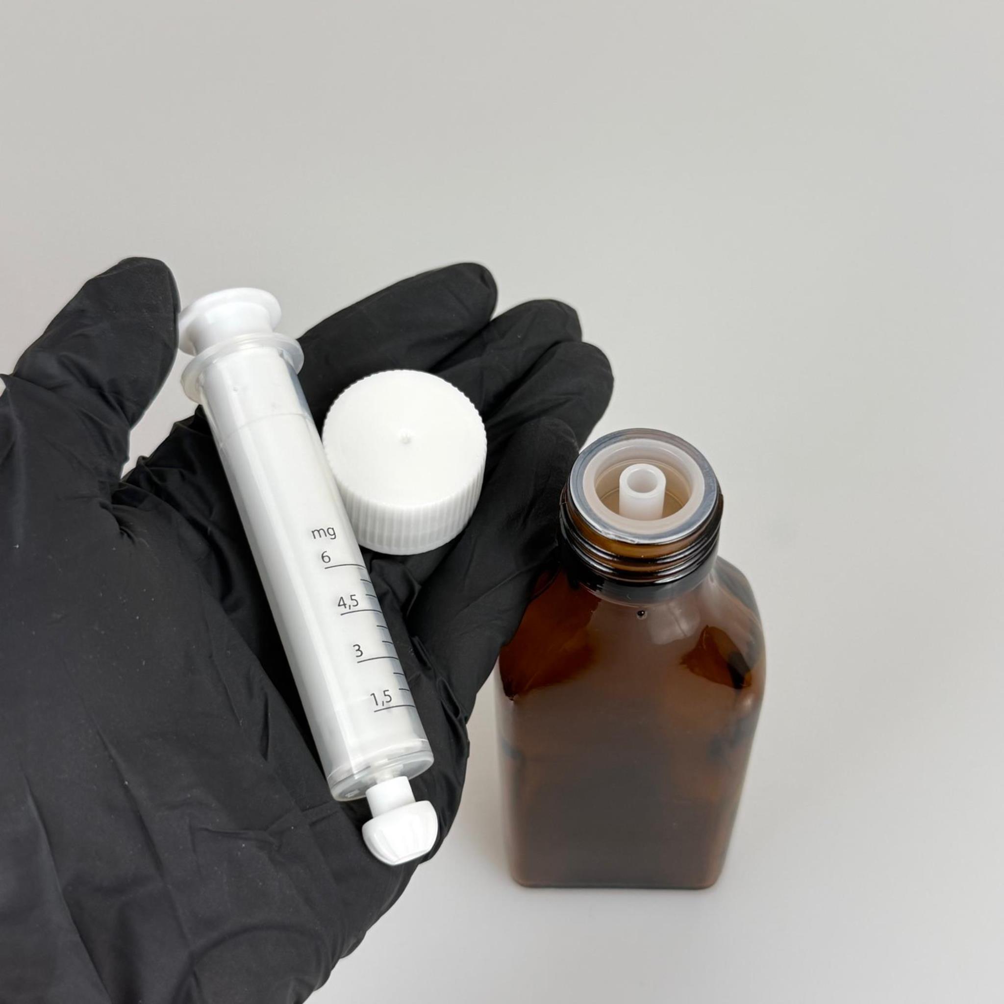 100 ML YASSI CAM ECZA ŞİŞESİ + 6 ML DOZAJ PİPETİ + DOZAJ TIPASI + CONTALI PLASTİK KAPAK TAKIM