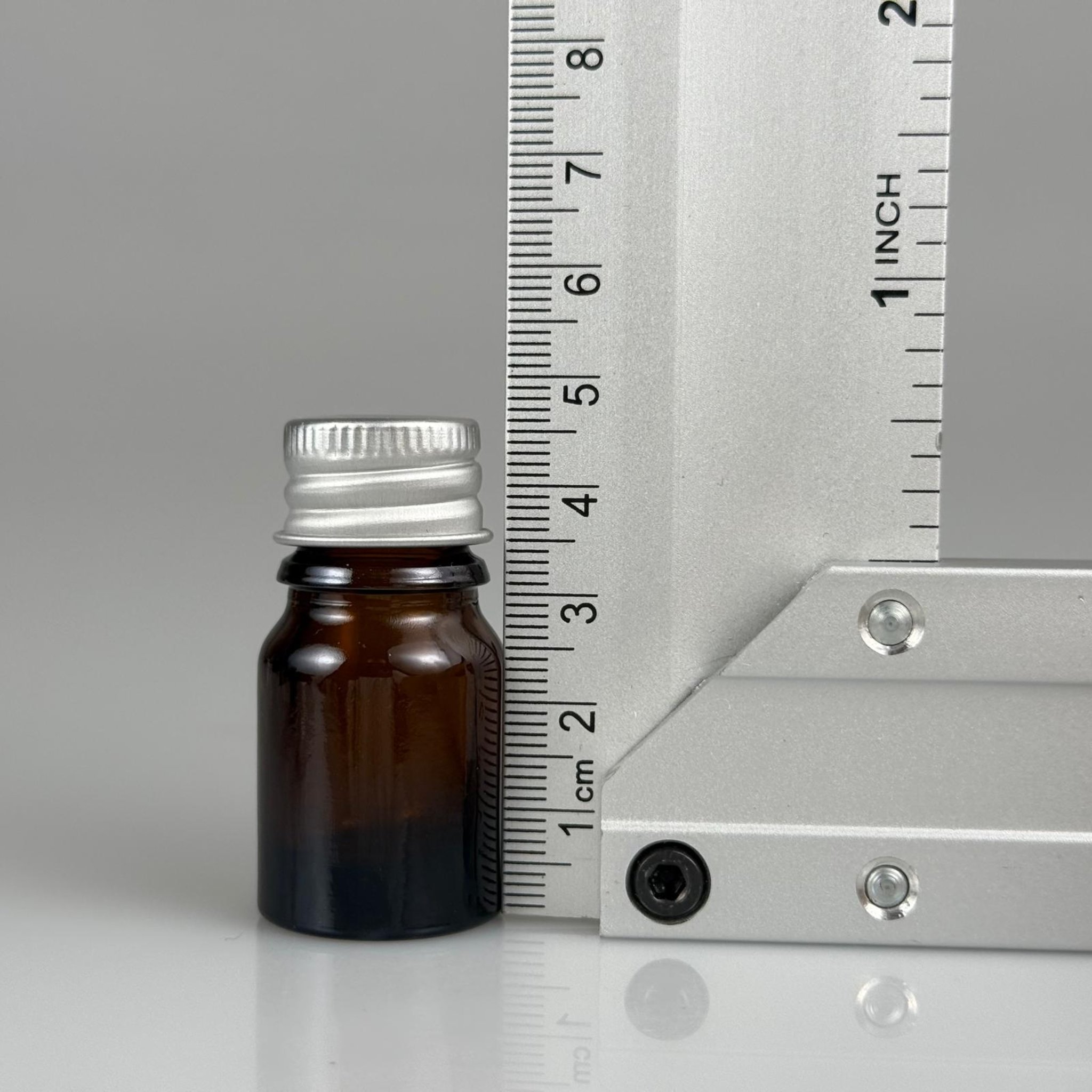 3 CC AMBER CAM ŞİŞE + KÖPÜK CONTALI GÜMÜŞ ALÜMİNYUM METAL KAPAKLI + KÖR TIPALI TAKIM - 3 ML KAHVERENGİ CAM ŞİŞE0