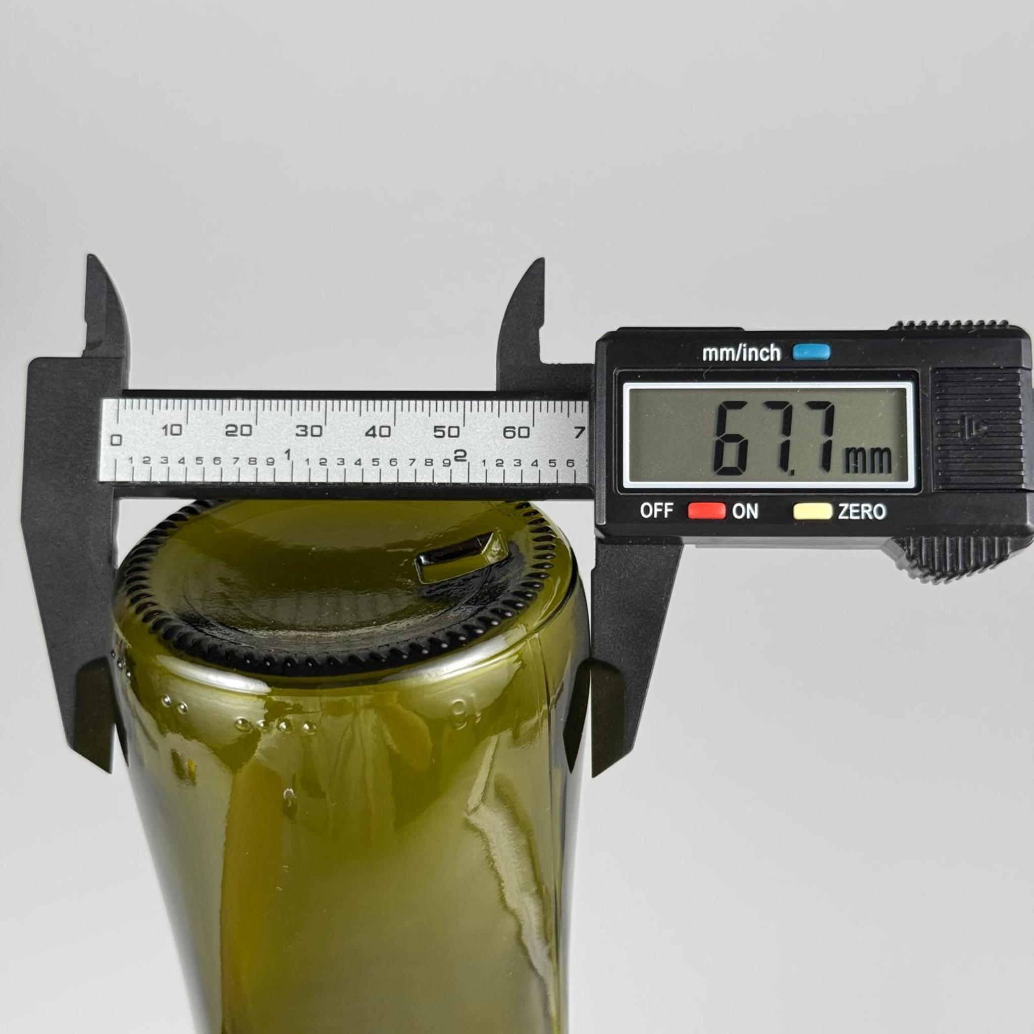 500 CC YEŞİL GEOLİVE CAM ŞİŞE - GÜMÜŞ ALÜMİNYUM KAPAKLI - 500 ML OVAL ŞİŞE - GEOLİVE ŞİŞE 500 ML - zeytinyağı için renkli cam şişeleri - Şişecam Stok Kodu: 127050